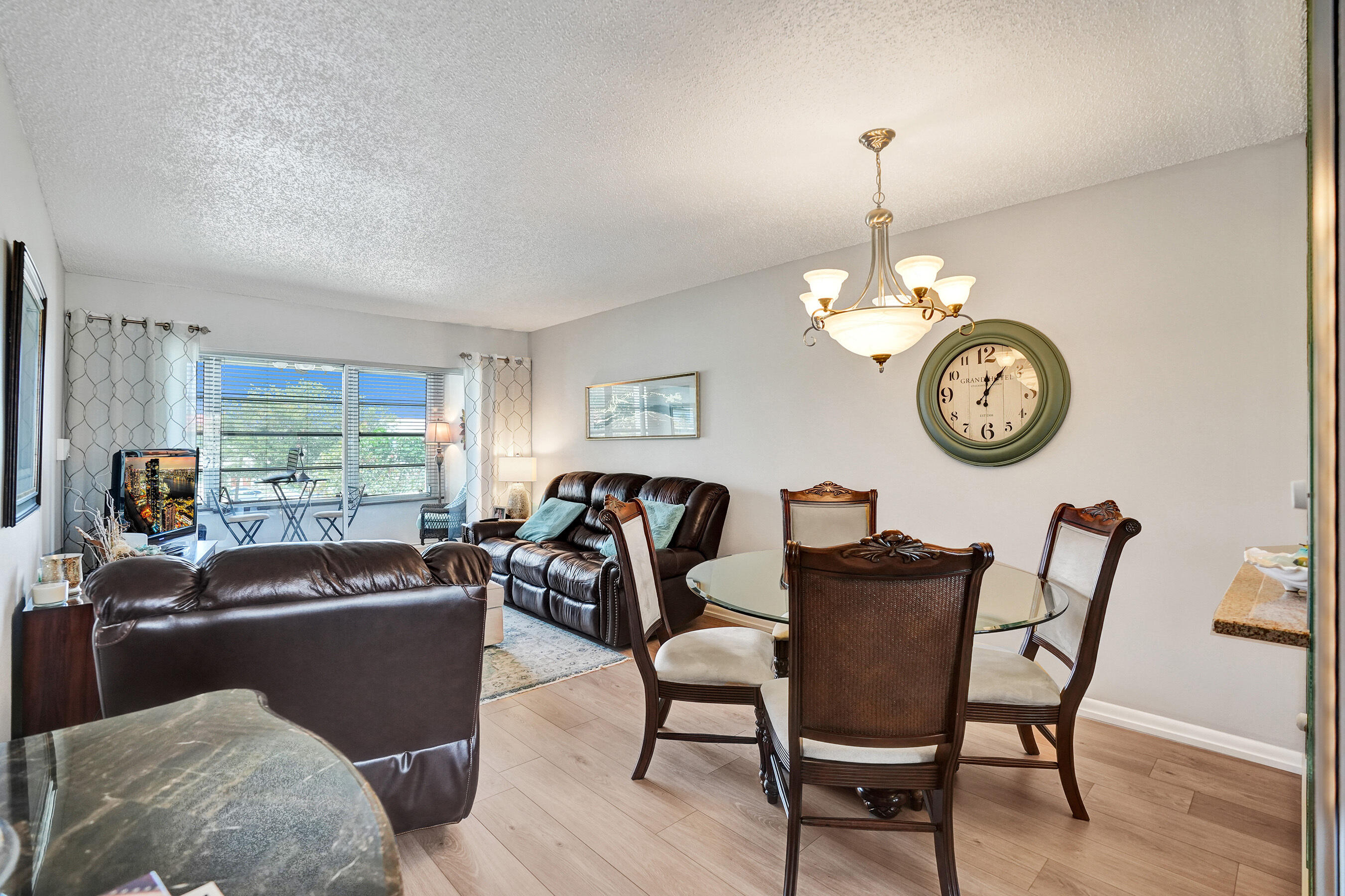2901 E Sunrise Lakes Drive E 305 Property Photo 12