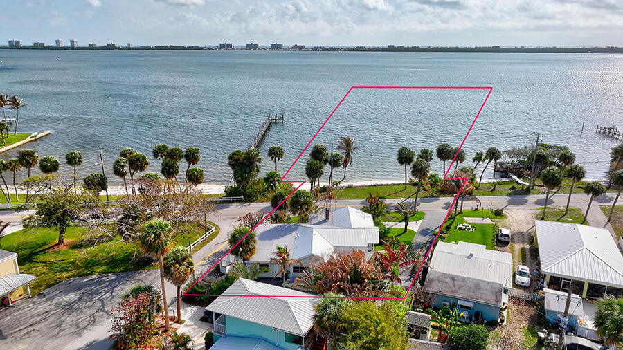 4490 Ne Indian River Drive Property Photo 3