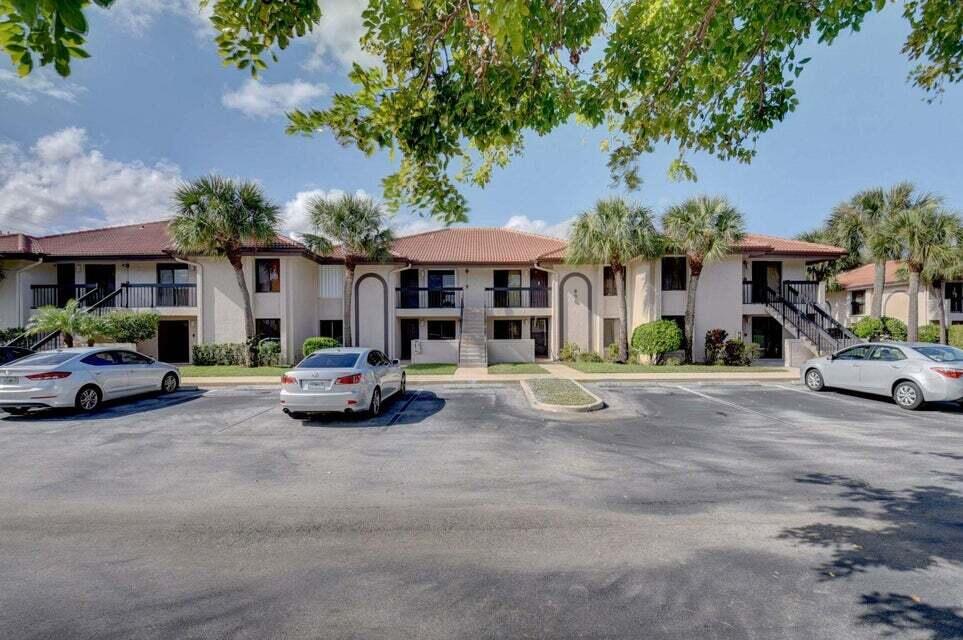400 Club Circle 101 Property Photo 1