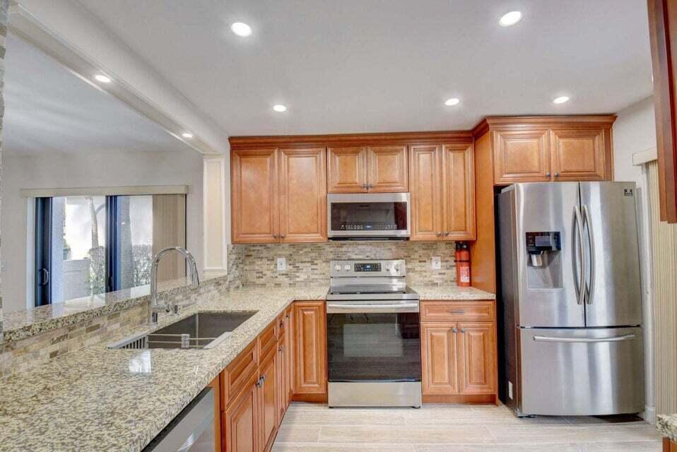 400 Club Circle 101 Property Photo 5