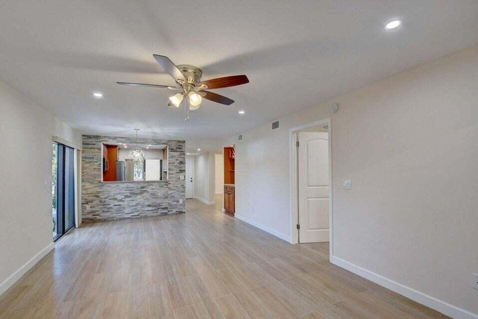 400 Club Circle 101 Property Photo 15