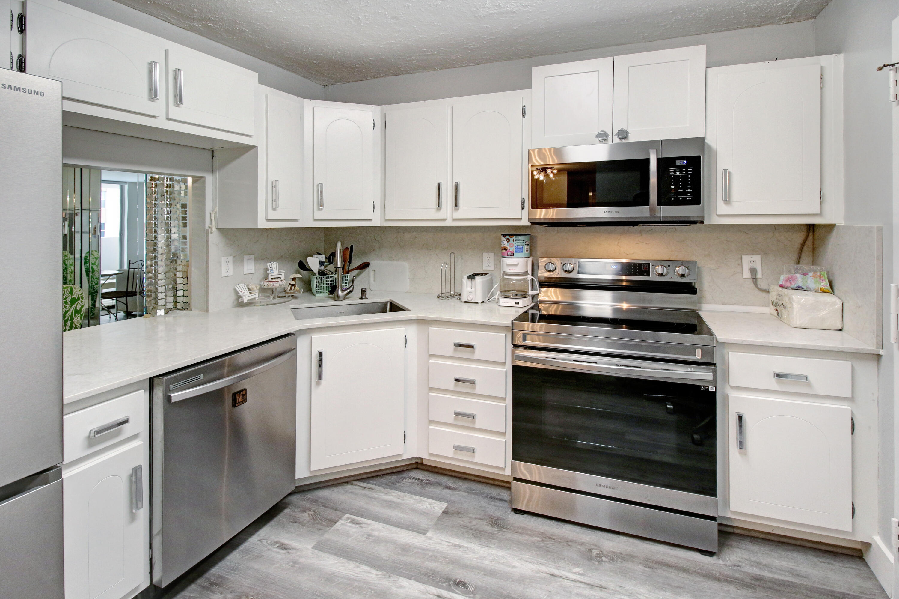 1865 S Ocean Drive 6c Property Photo 11