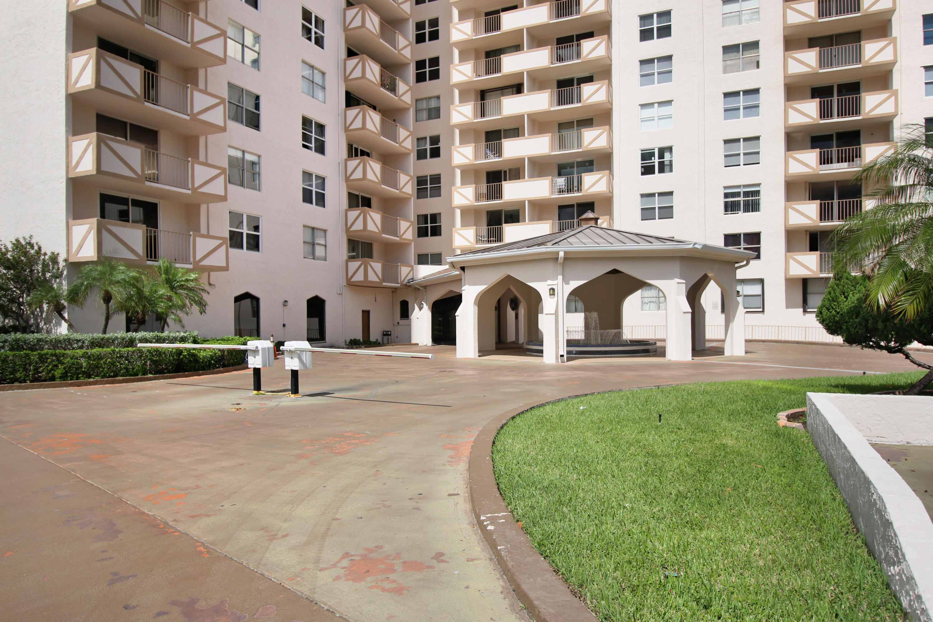 1865 S Ocean Drive 6c Property Photo 27