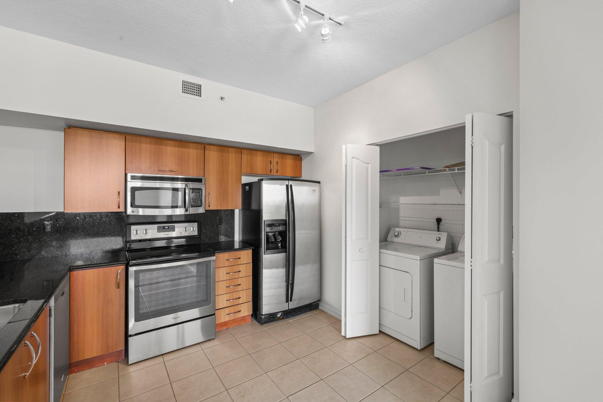 255 Ne 3rd Avenue Unit 2-407 Property Photo 14