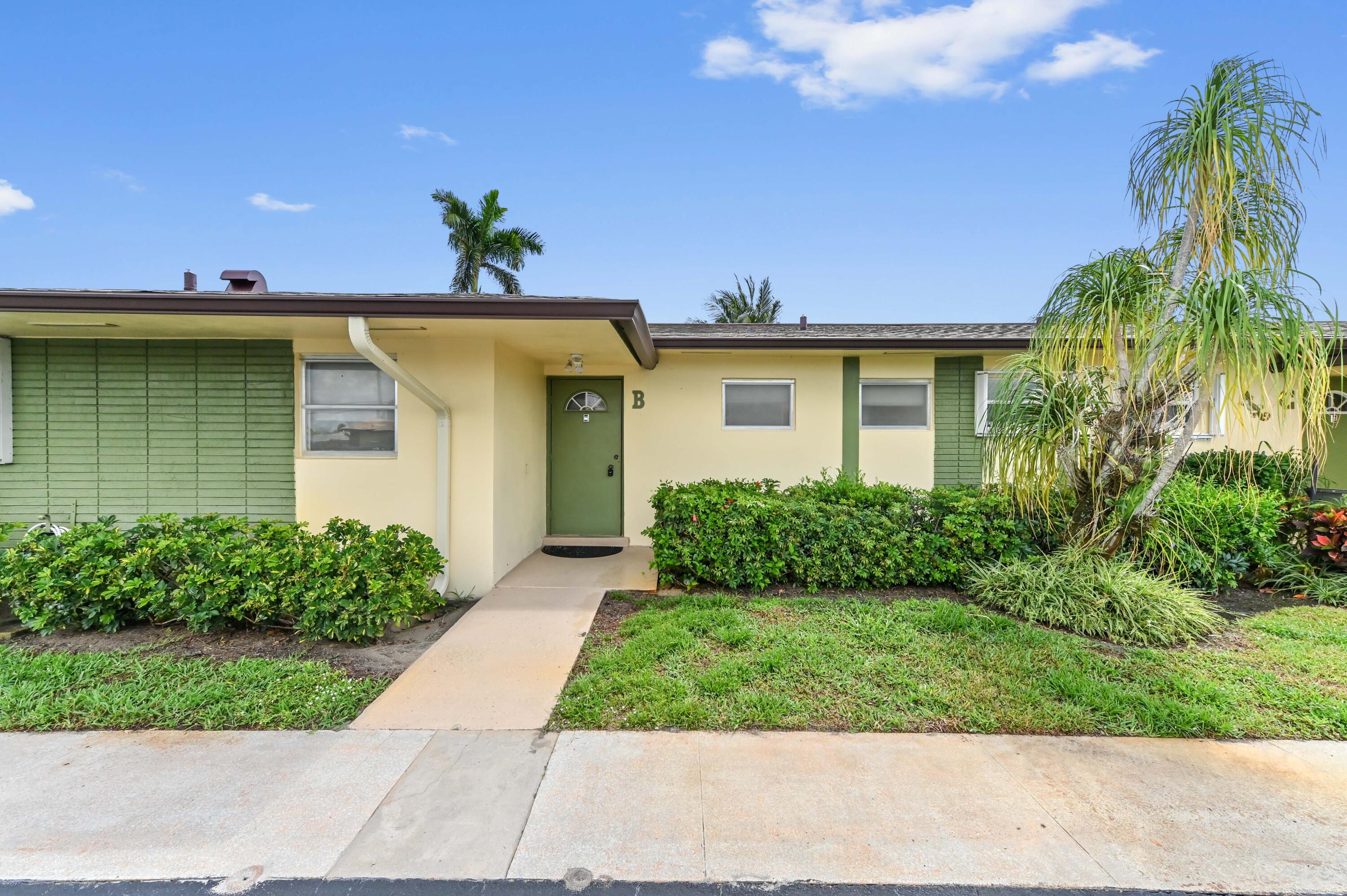 2915 Crosley Drive W Unit B Property Photo 1