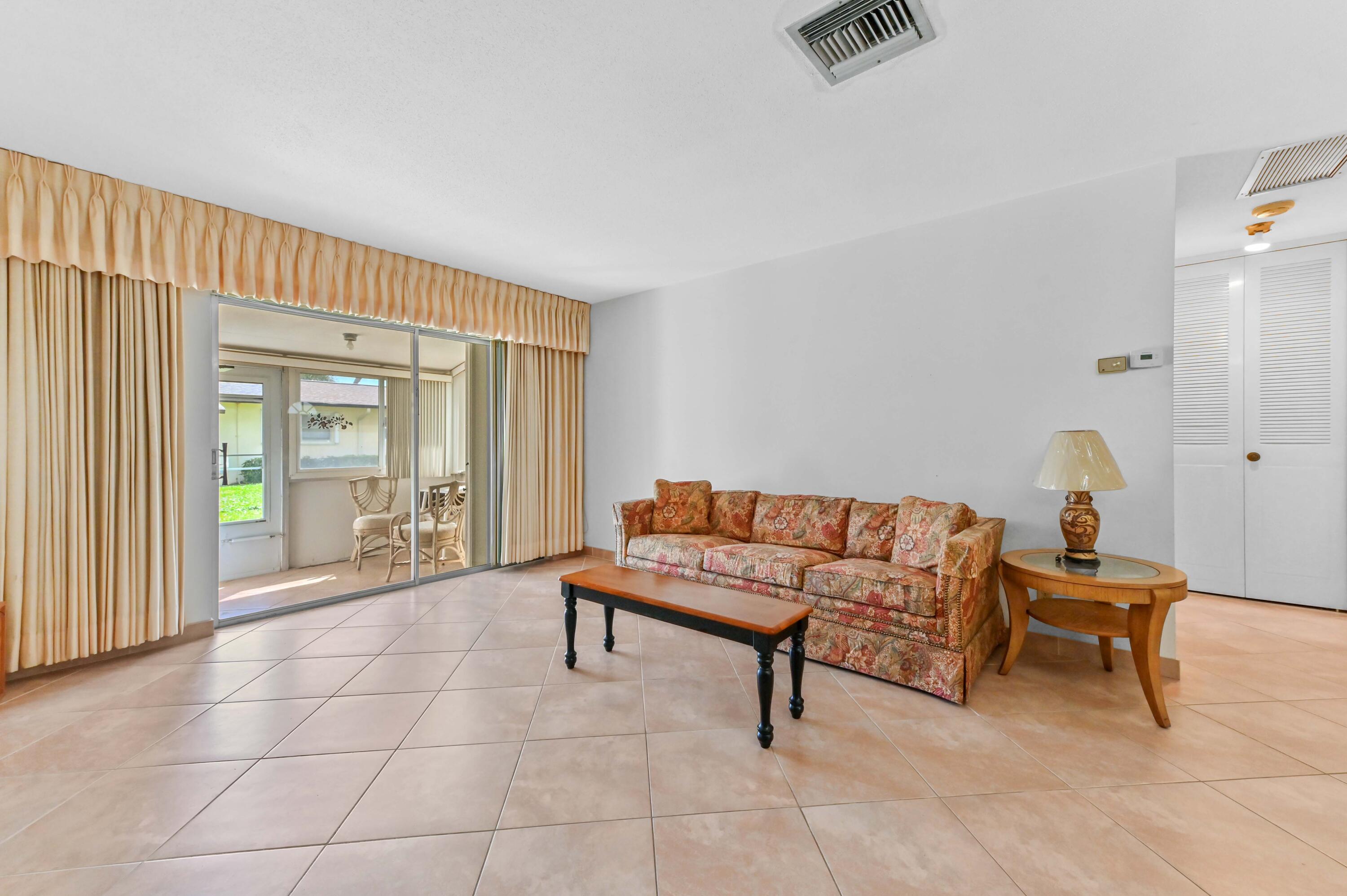 2915 Crosley Drive W Unit B Property Photo 2