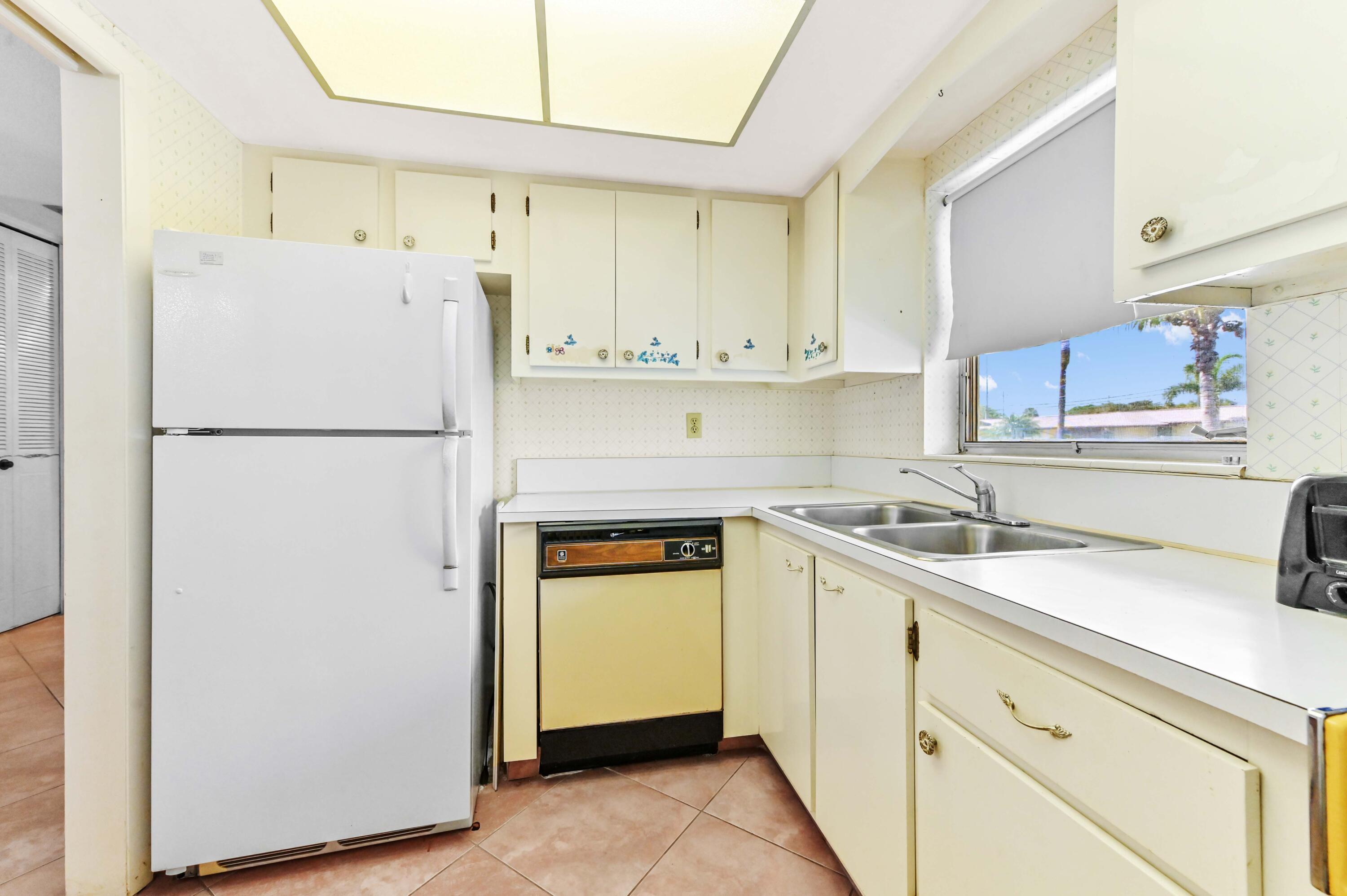 2915 Crosley Drive W Unit B Property Photo 5