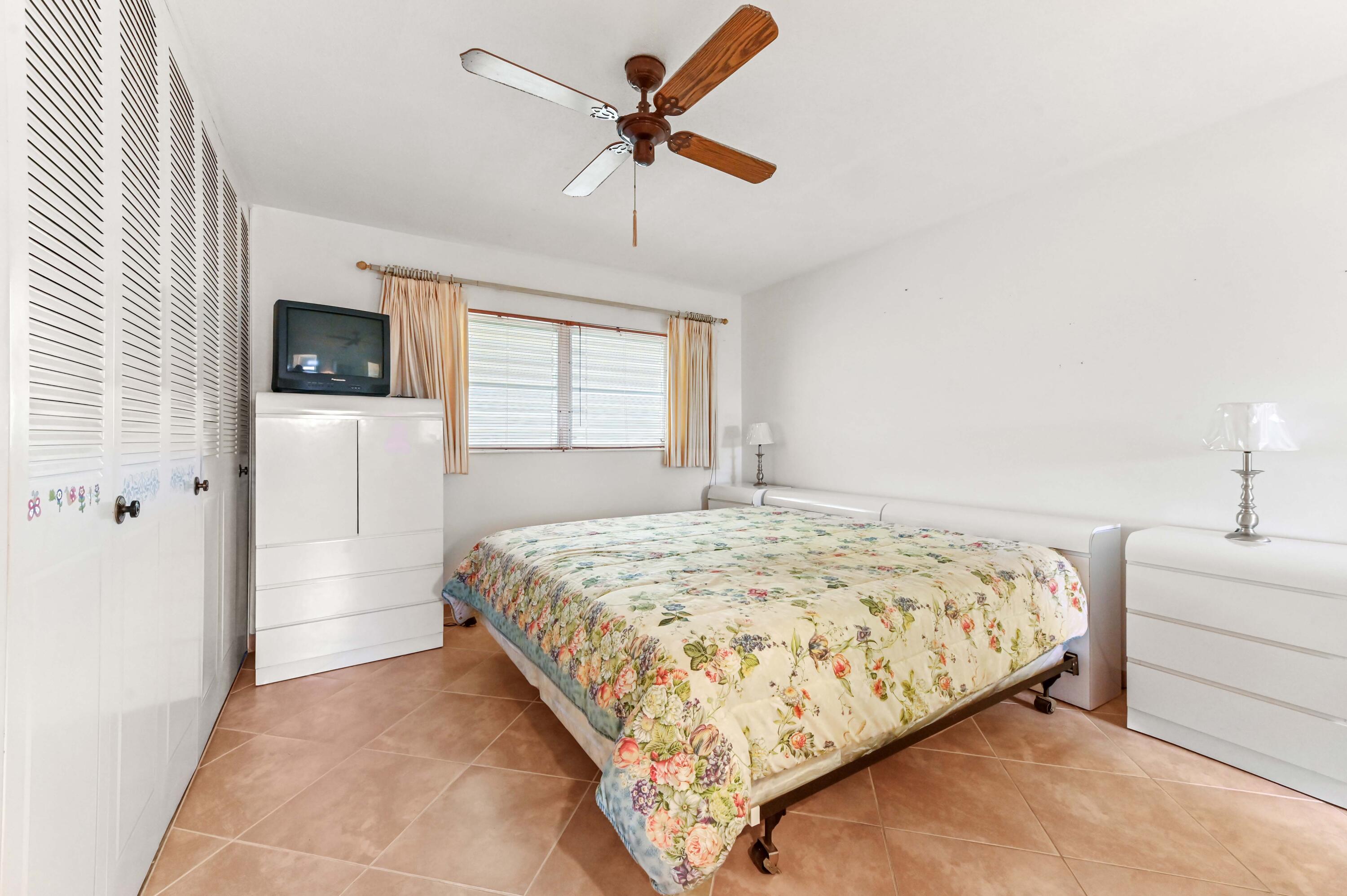 2915 Crosley Drive W Unit B Property Photo 7