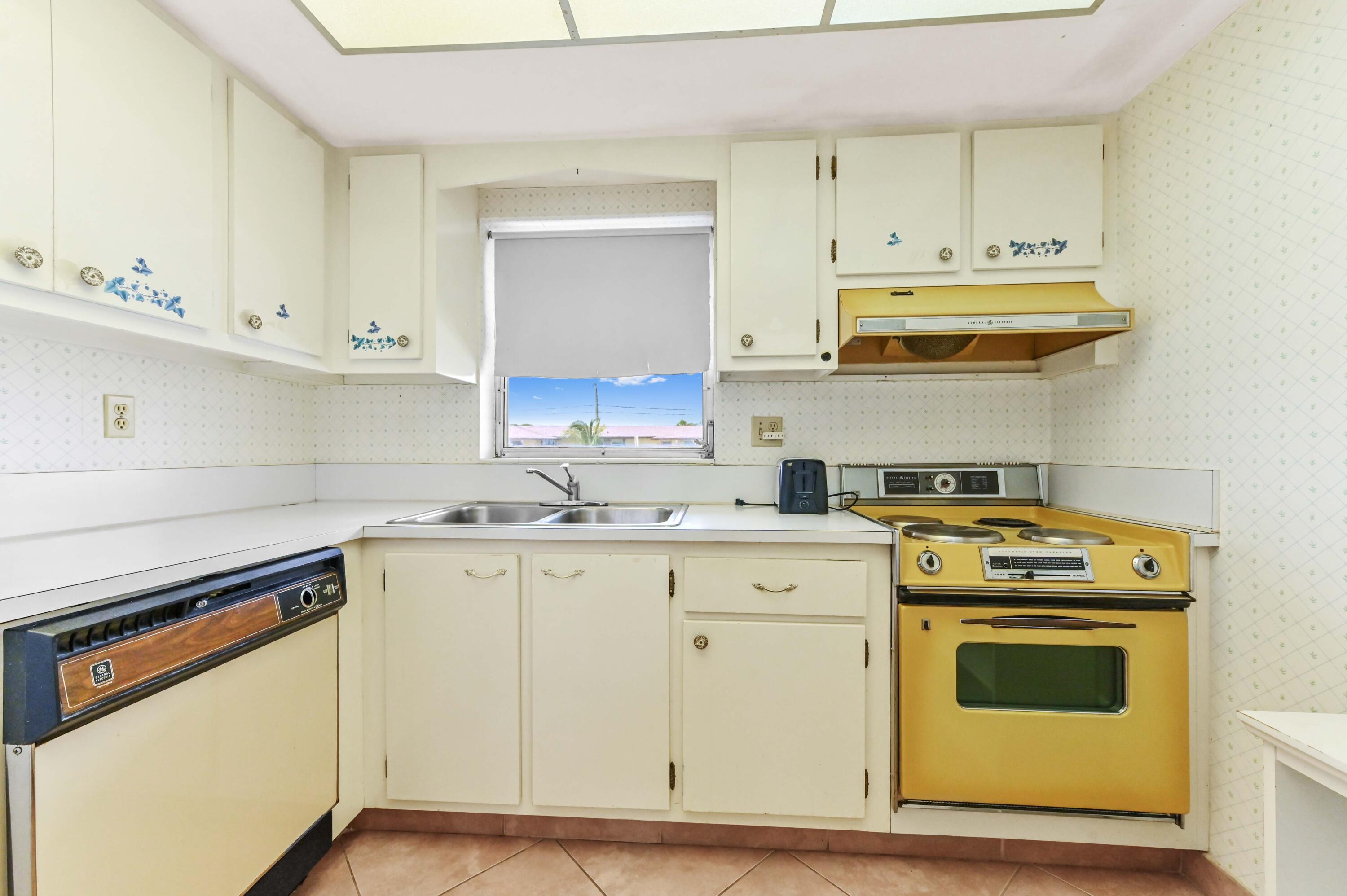 2915 Crosley Drive W Unit B Property Photo 13