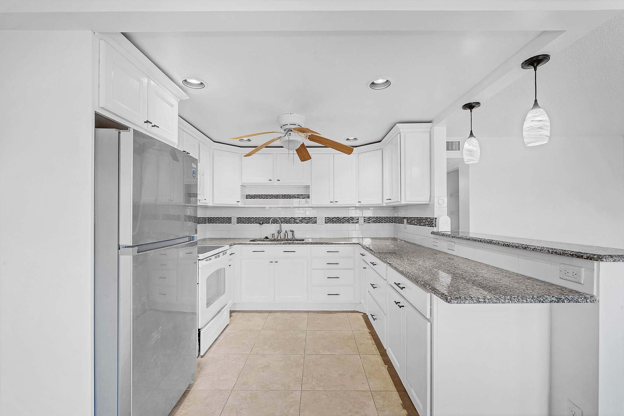 2049 Hythe C Property Photo 1