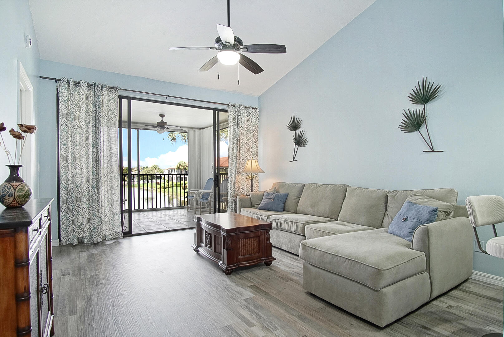 6041 Se Landing Way Property Photo 1