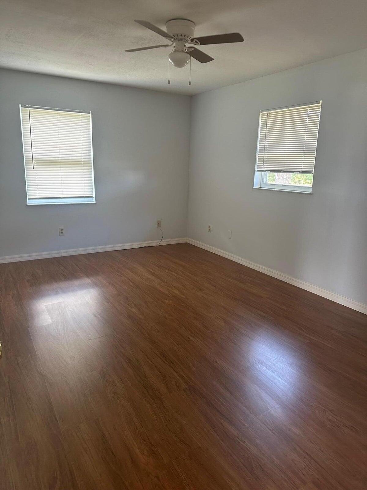 314 Se Evergreen Terrace Property Photo 5