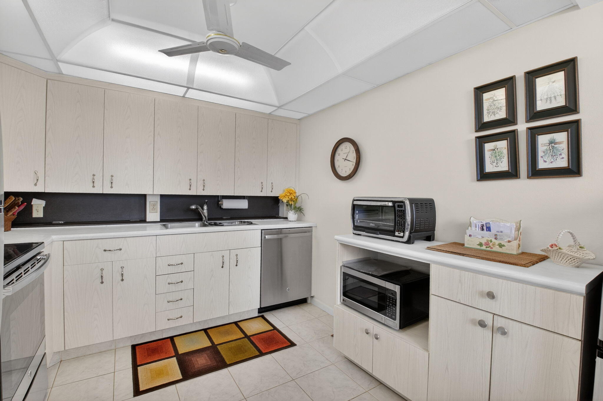 3008 Rexford Property Photo 36