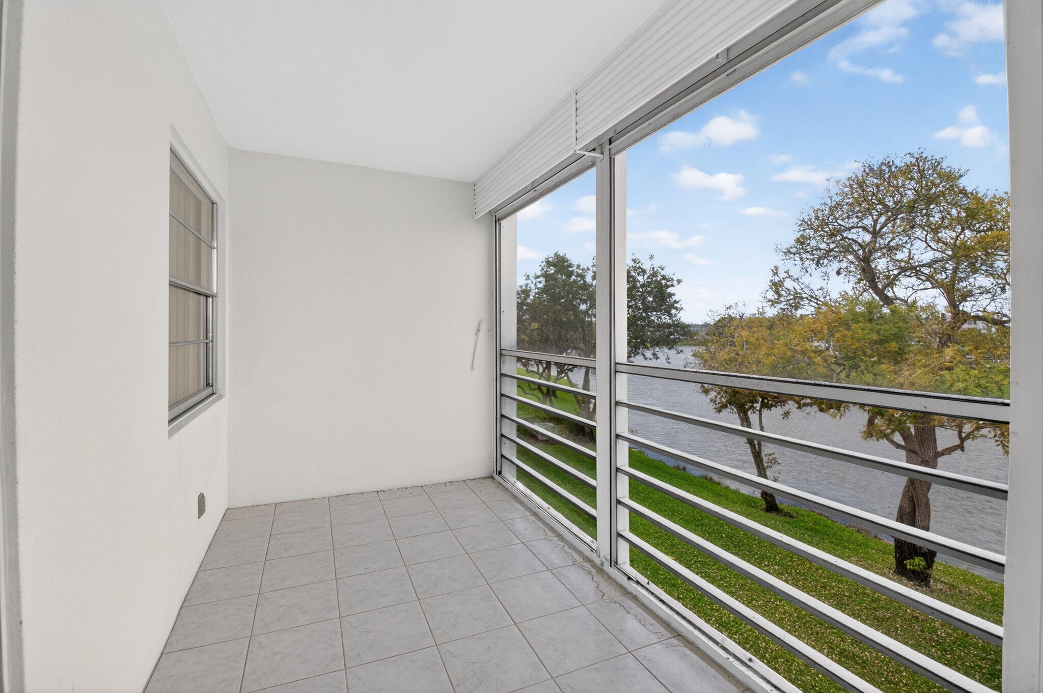 3008 Rexford Property Photo 49