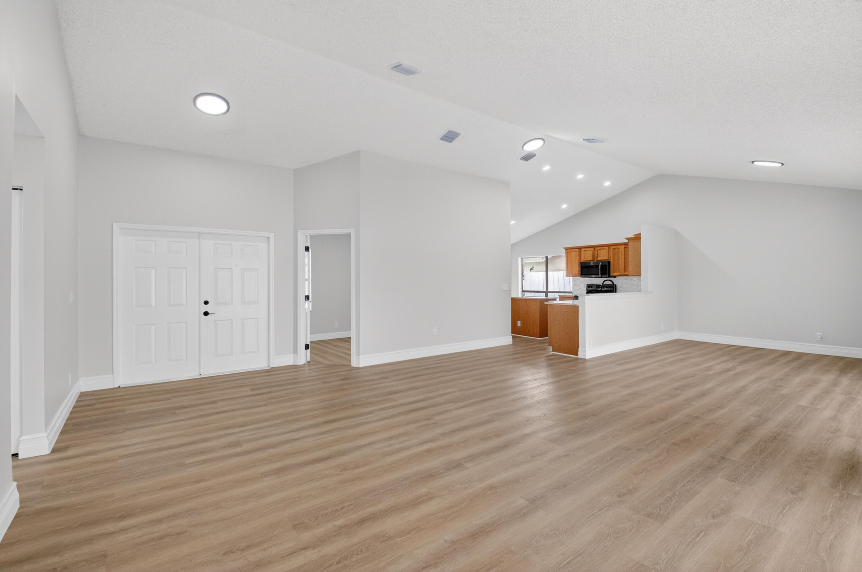 9537 Majestic Way Property Photo 4