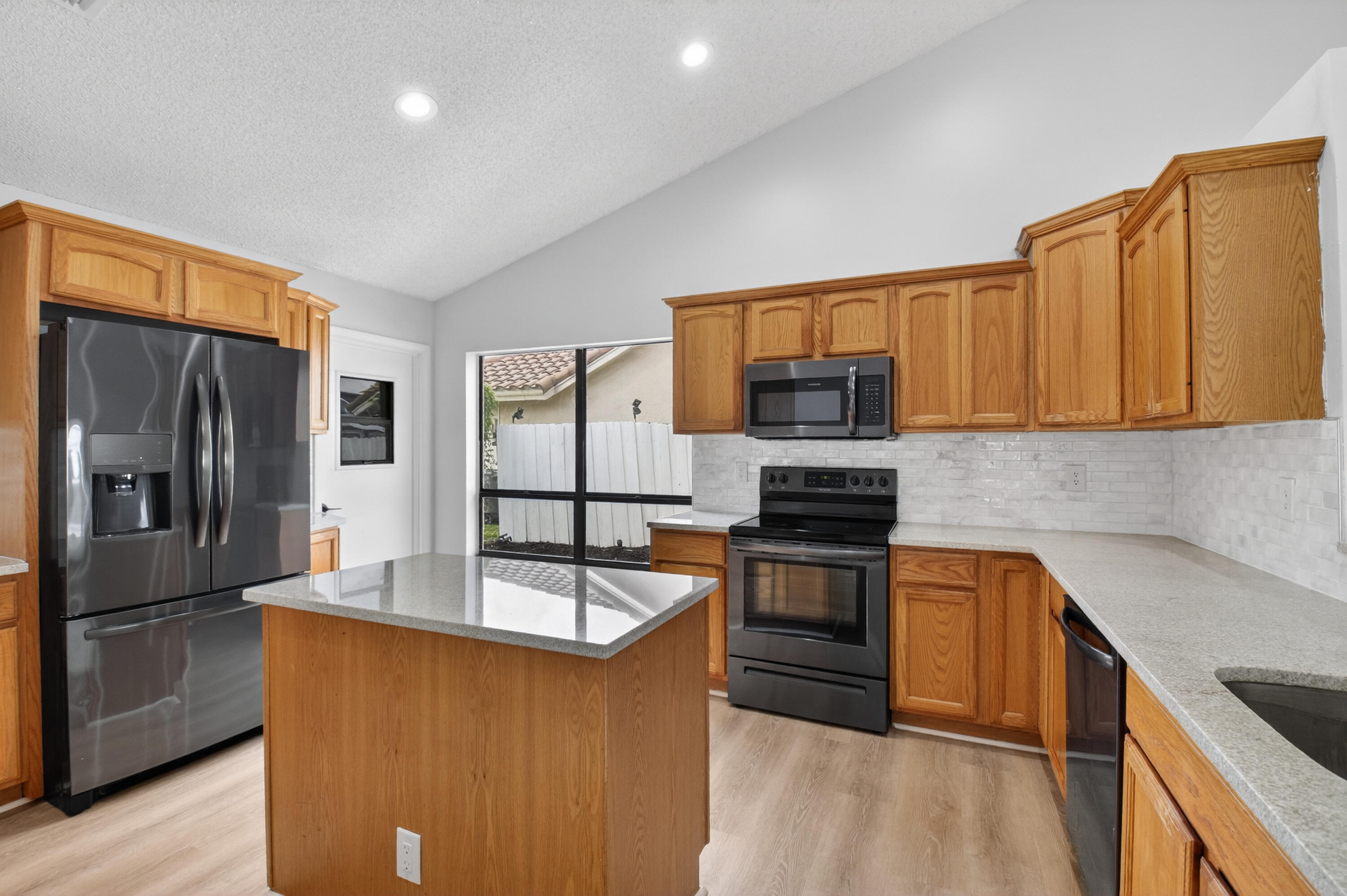 9537 Majestic Way Property Photo 8