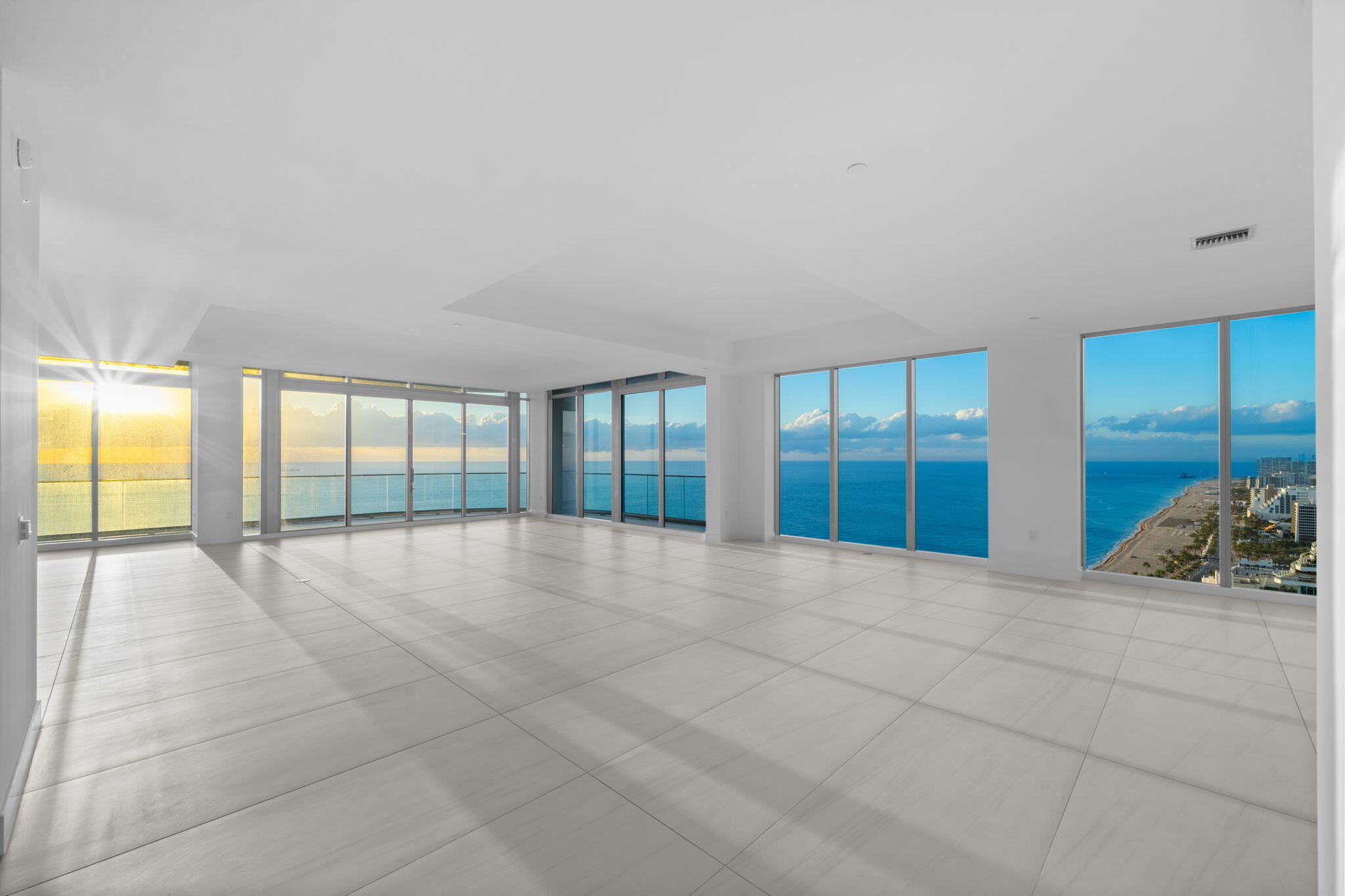 151 N Seabreeze Boulevard Ph2601-E Property Photo 1