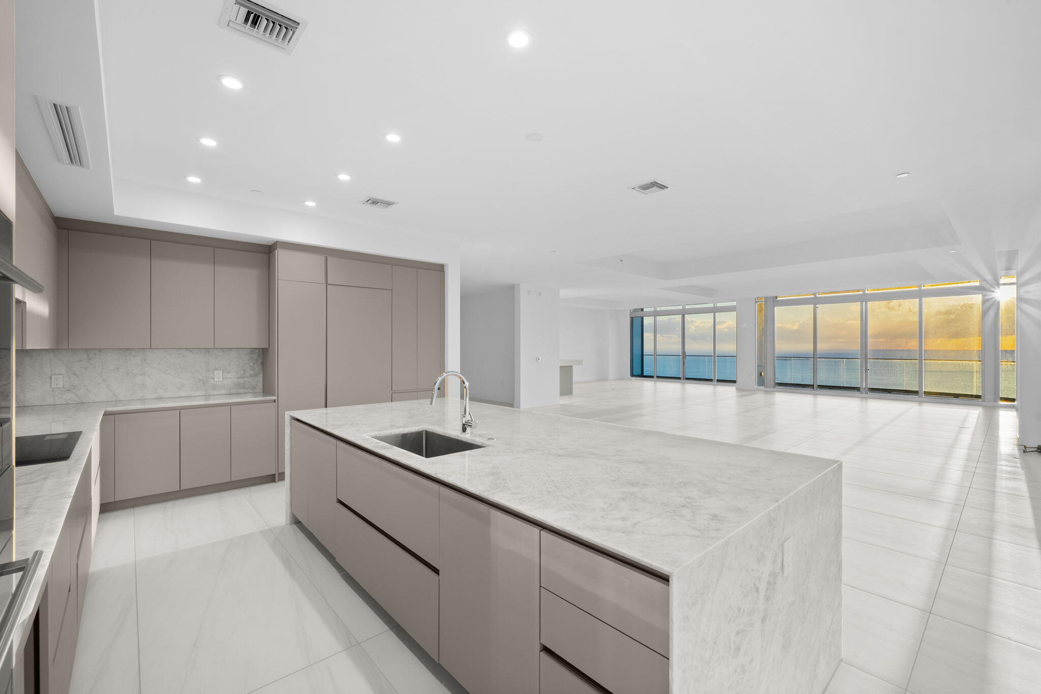 151 N Seabreeze Boulevard Ph2601-e Property Photo 9
