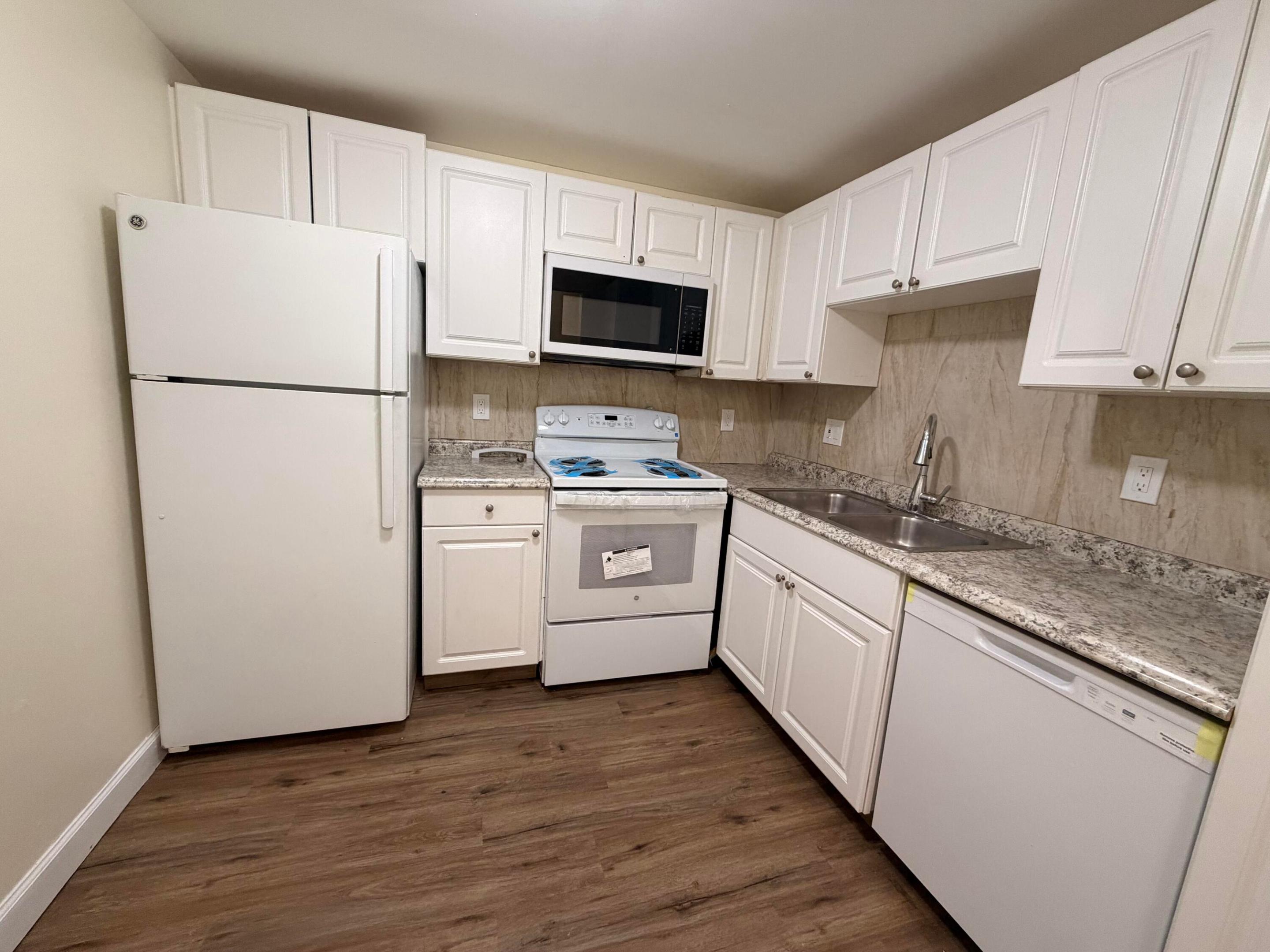 1505 Crescent Circle B21 Property Photo 1