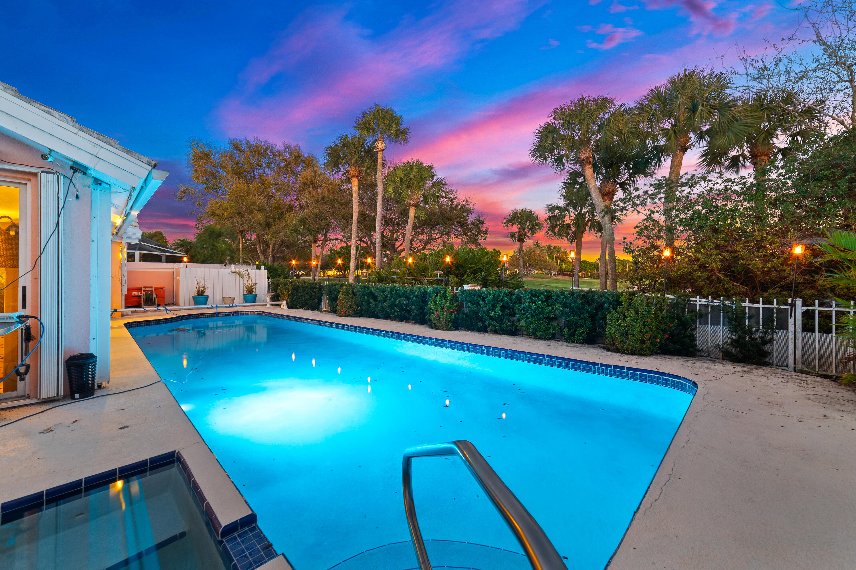 2370 Saratoga Bay Drive Property Photo 1