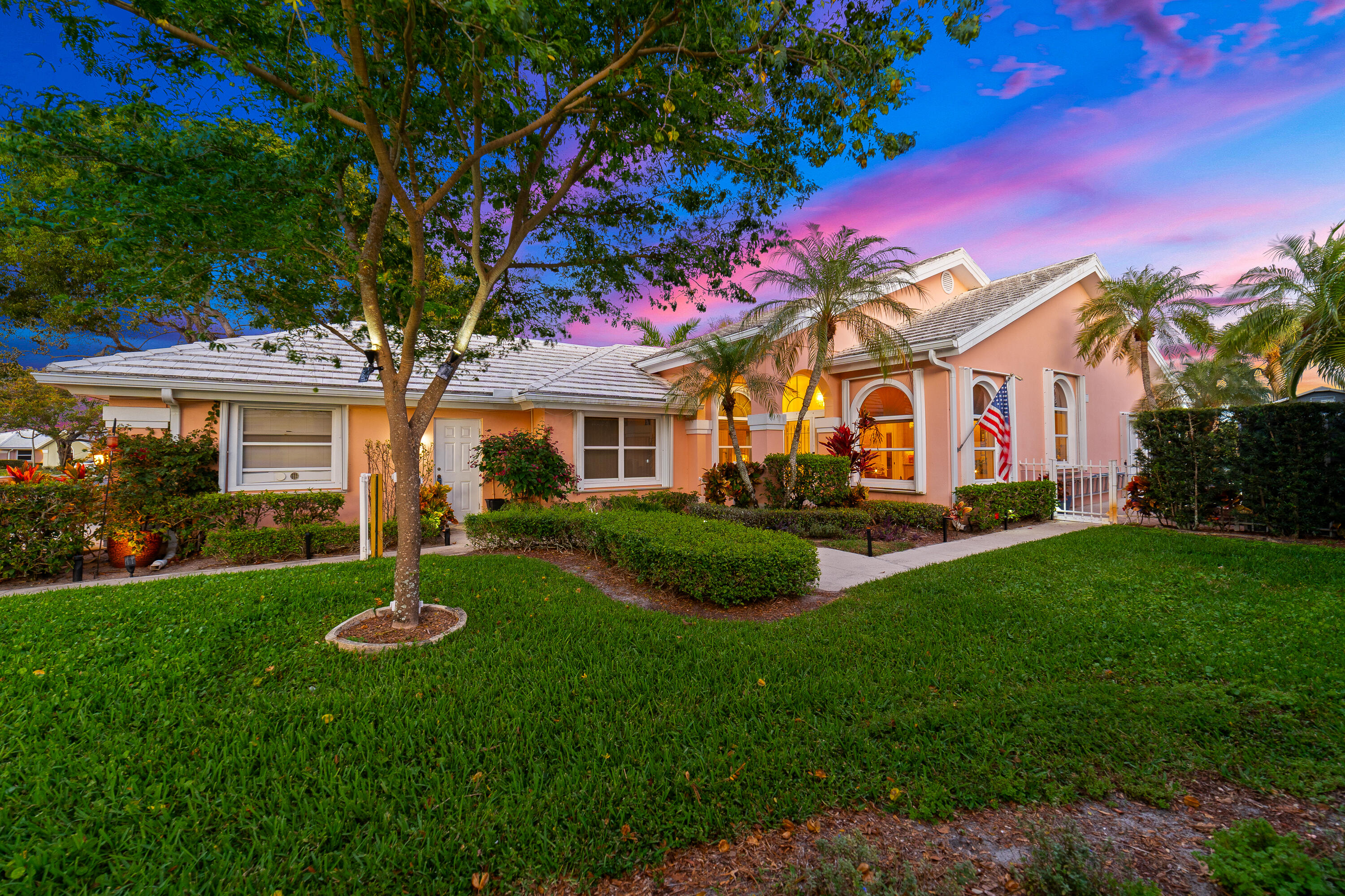 2370 Saratoga Bay Drive Property Photo 3