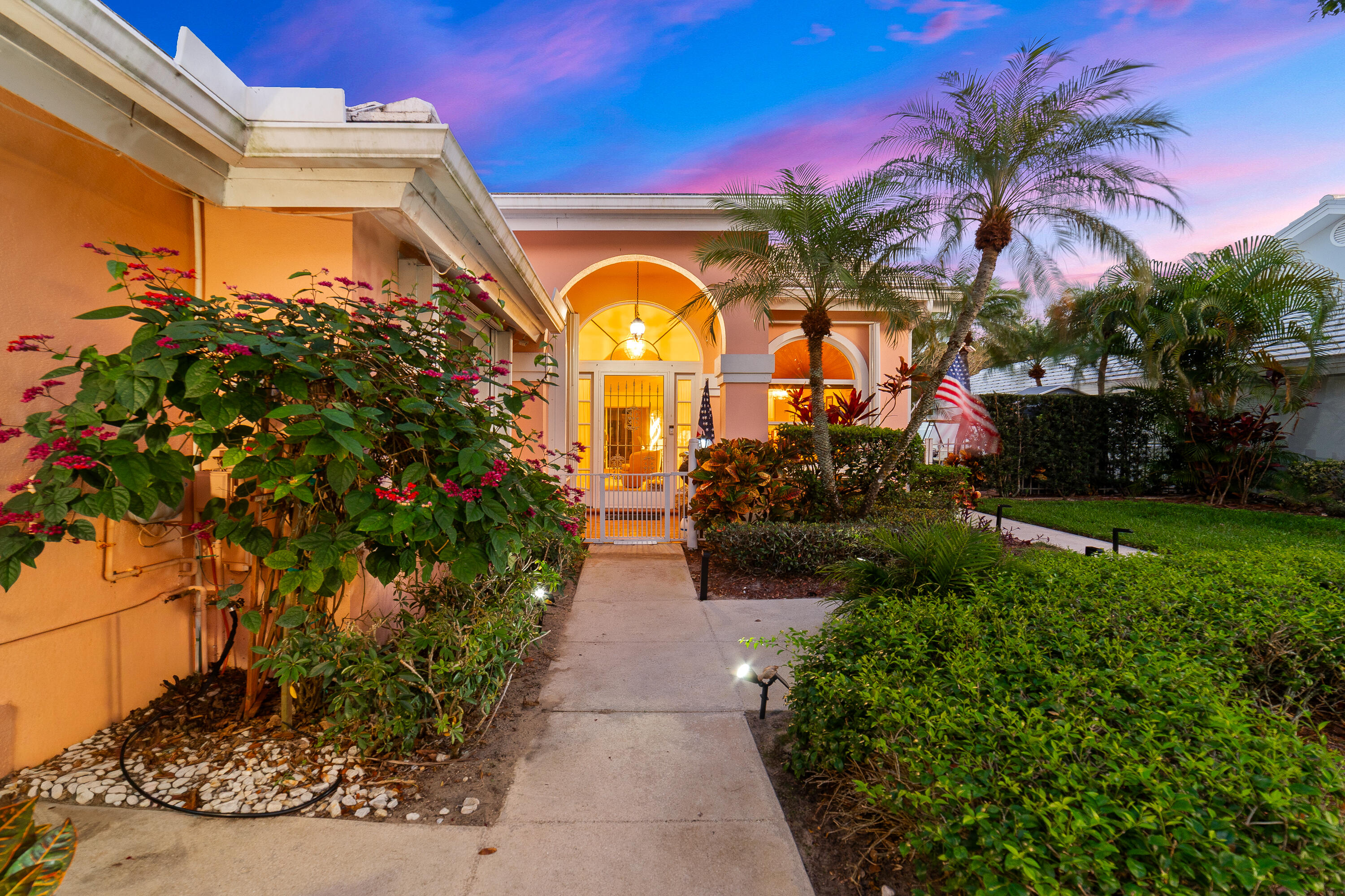 2370 Saratoga Bay Drive Property Photo 4