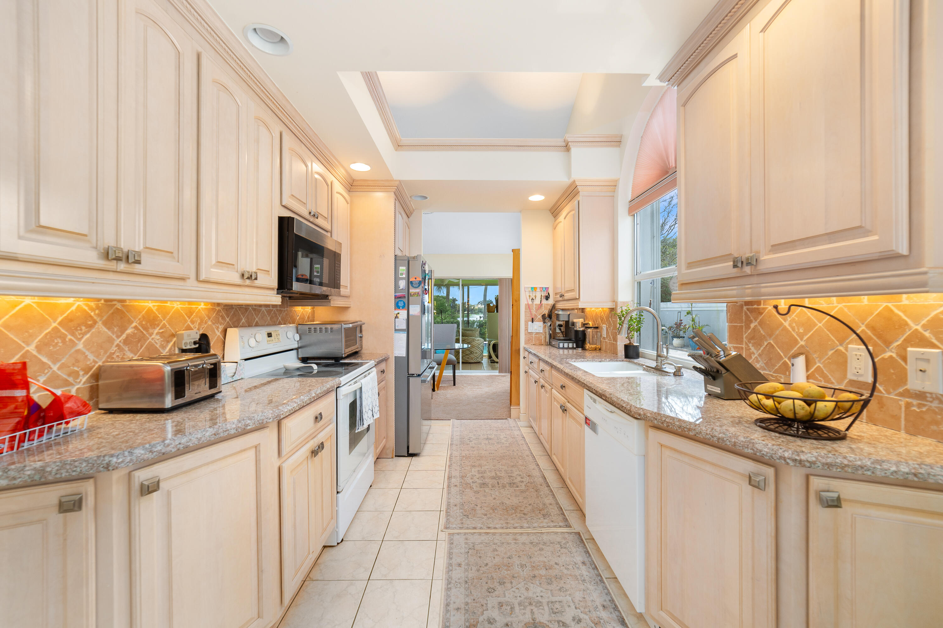2370 Saratoga Bay Drive Property Photo 12