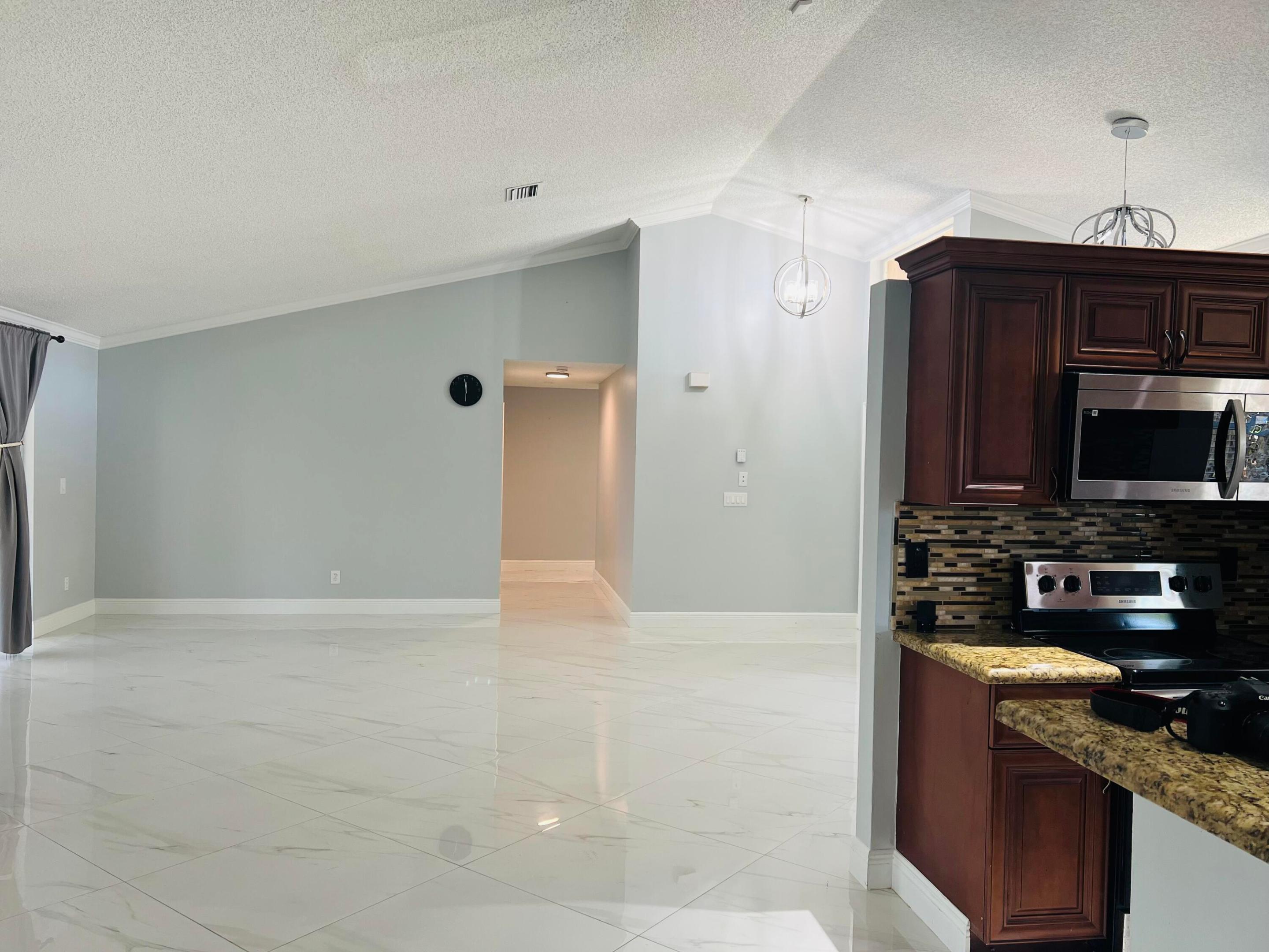 12623 Sw 8th Court Property Photo 4