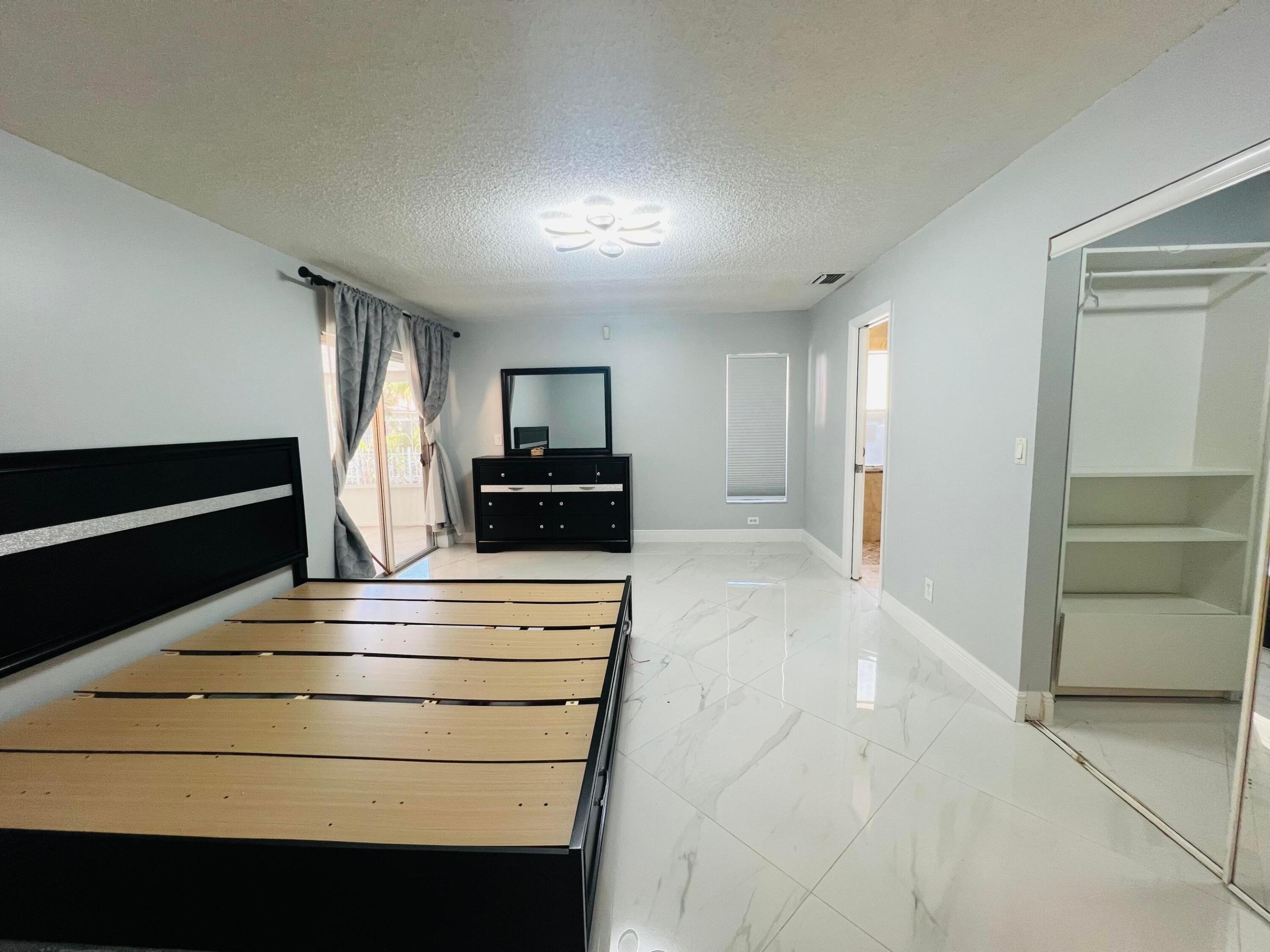 12623 Sw 8th Court Property Photo 10