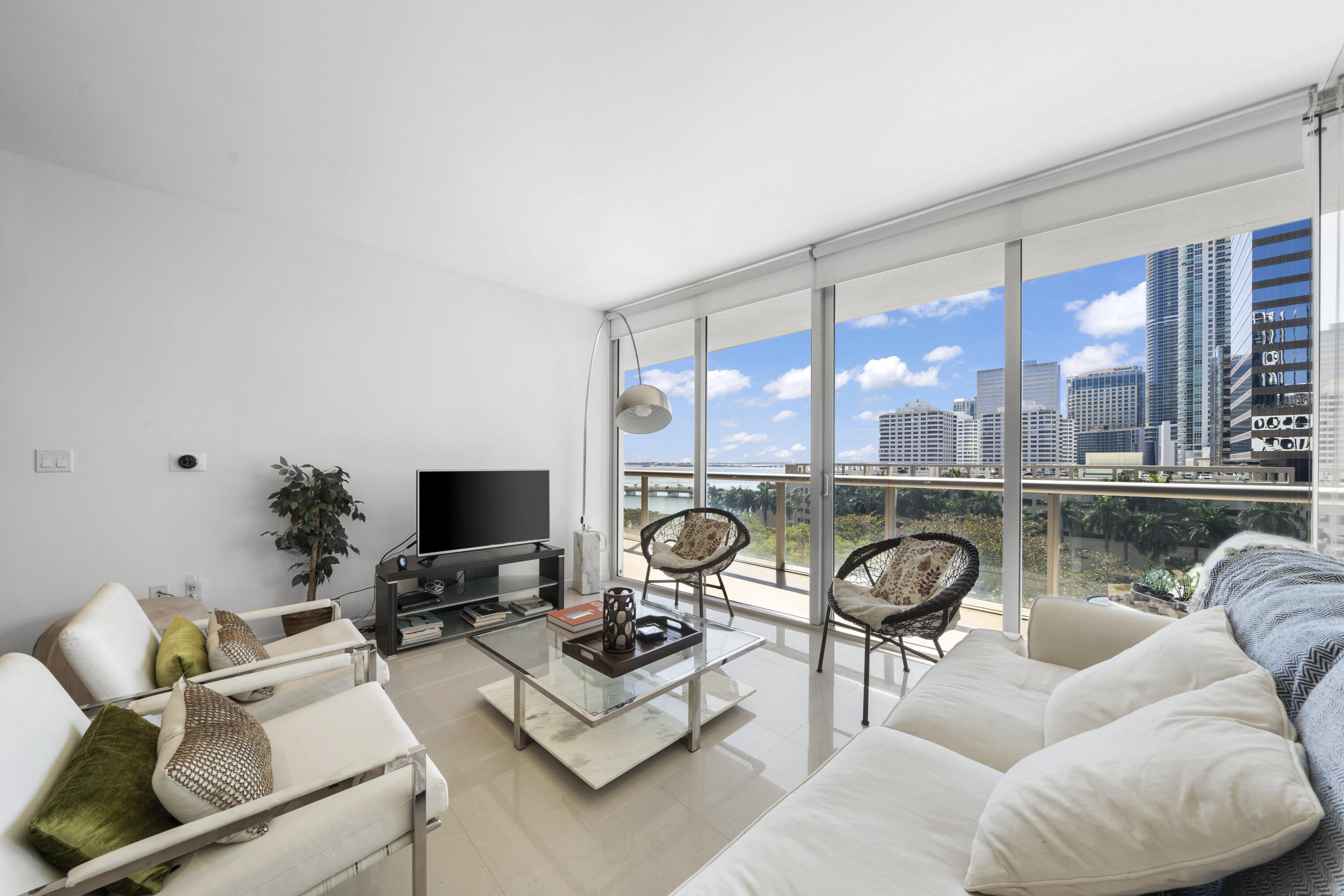 495 Brickell Avenue 811 Property Photo 2