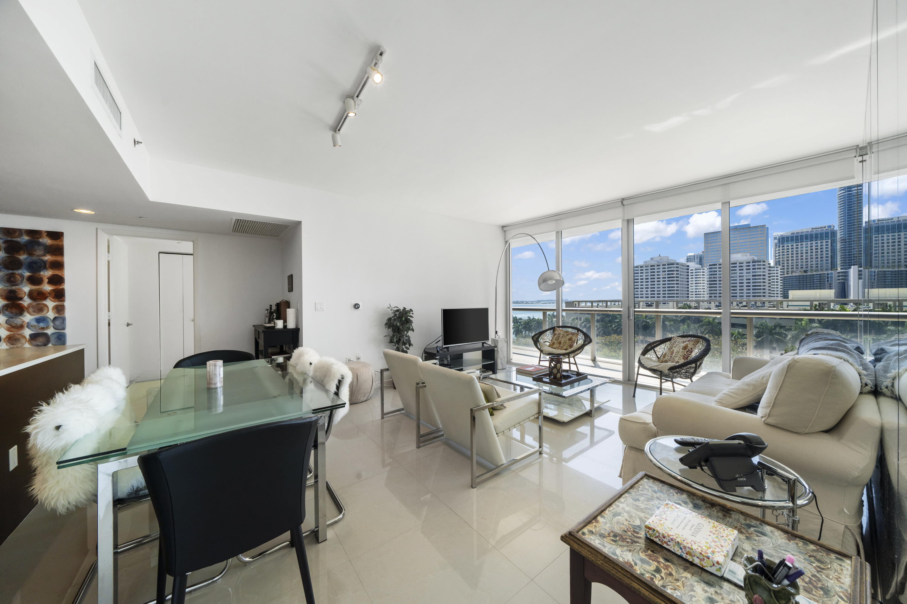 495 Brickell Avenue 811 Property Photo 3