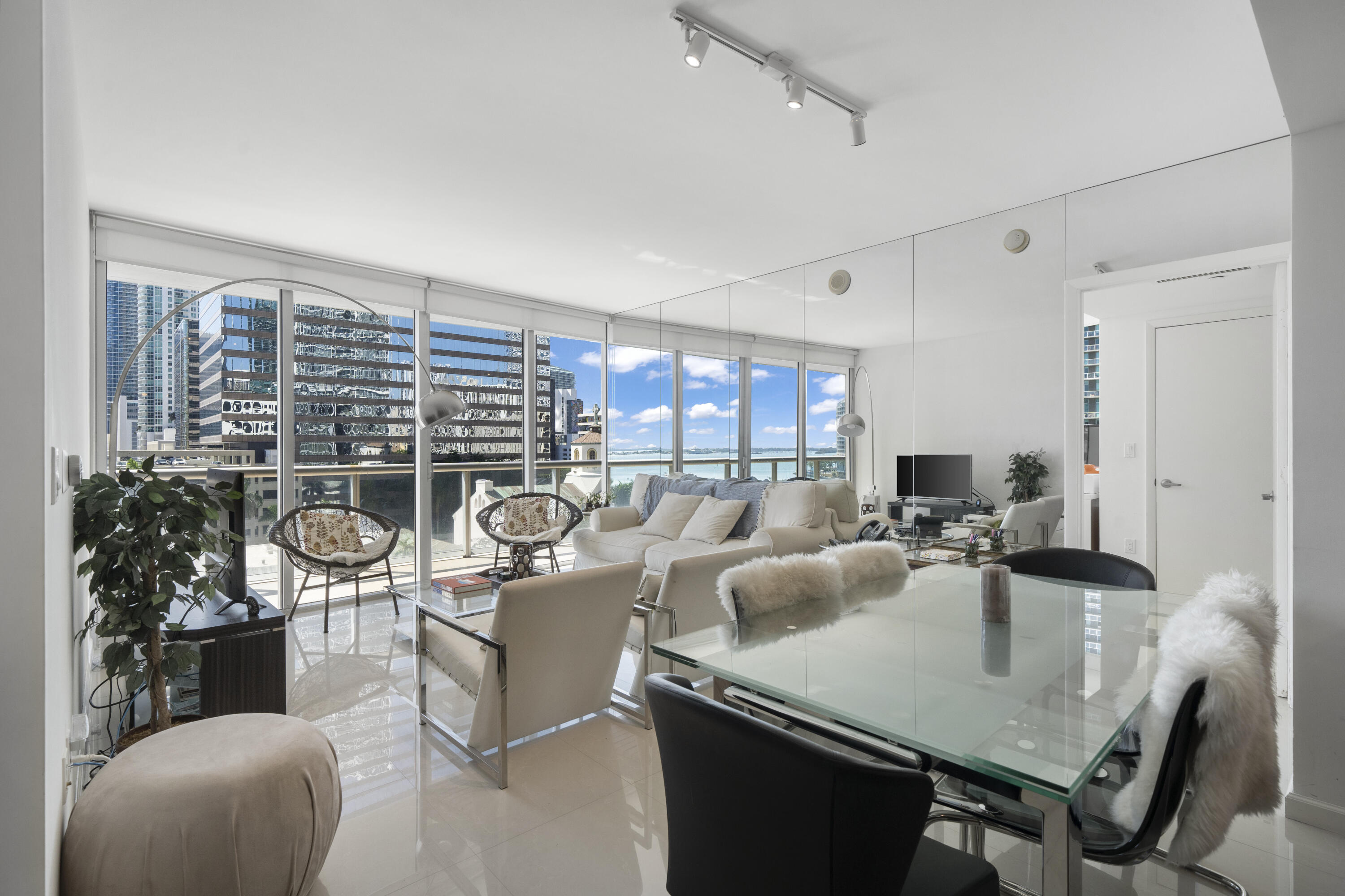 495 Brickell Avenue 811 Property Photo 4