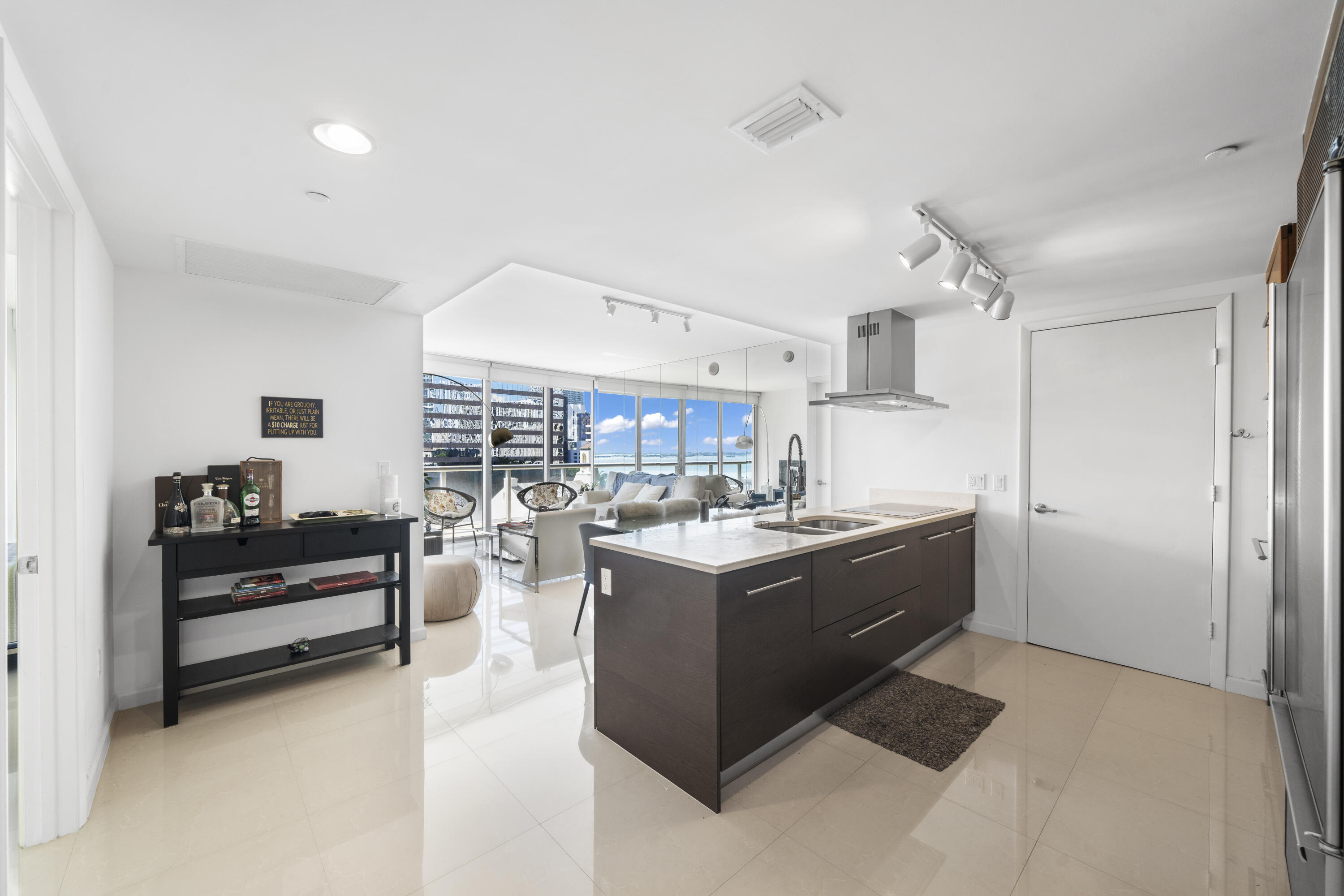 495 Brickell Avenue 811 Property Photo 8