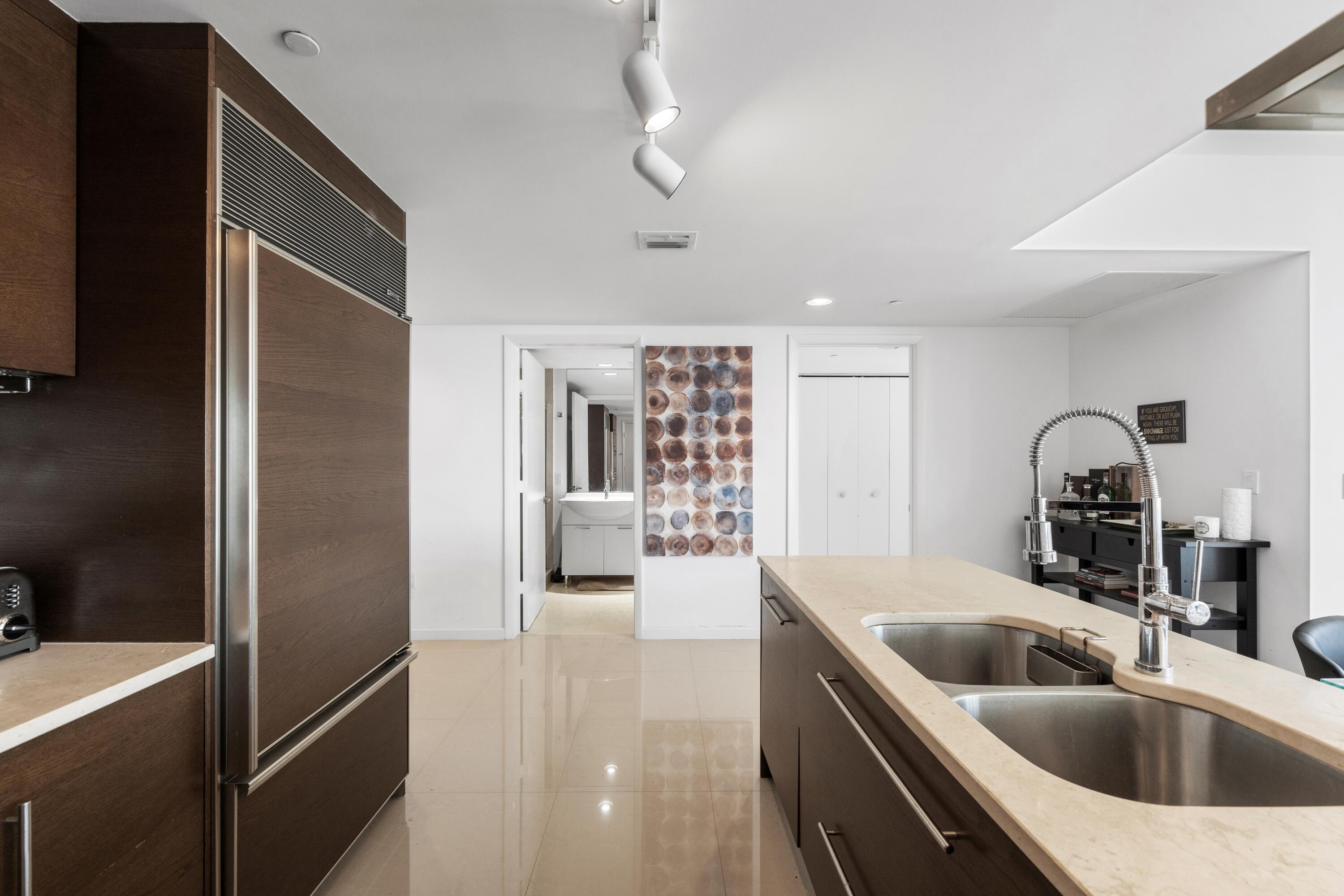 495 Brickell Avenue 811 Property Photo 10