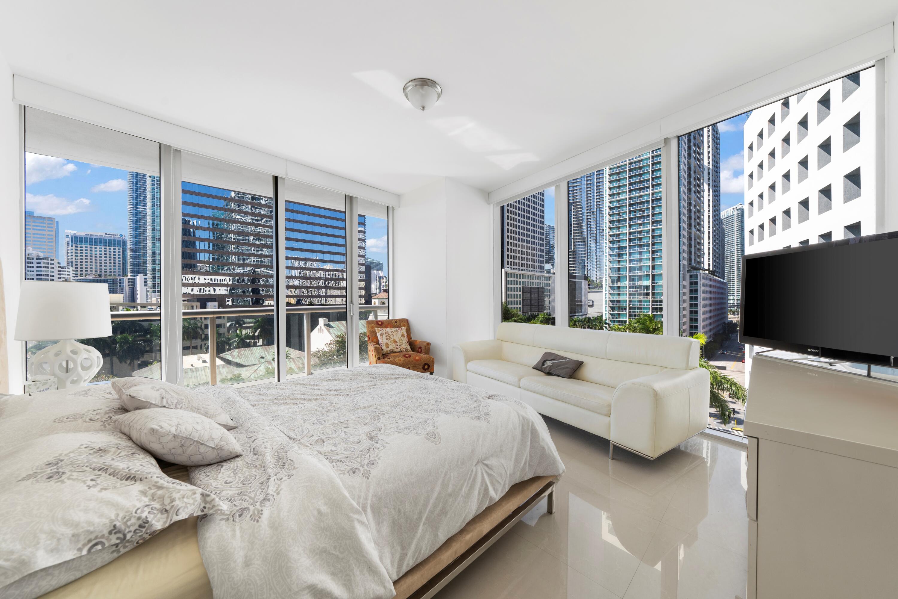 495 Brickell Avenue 811 Property Photo 13