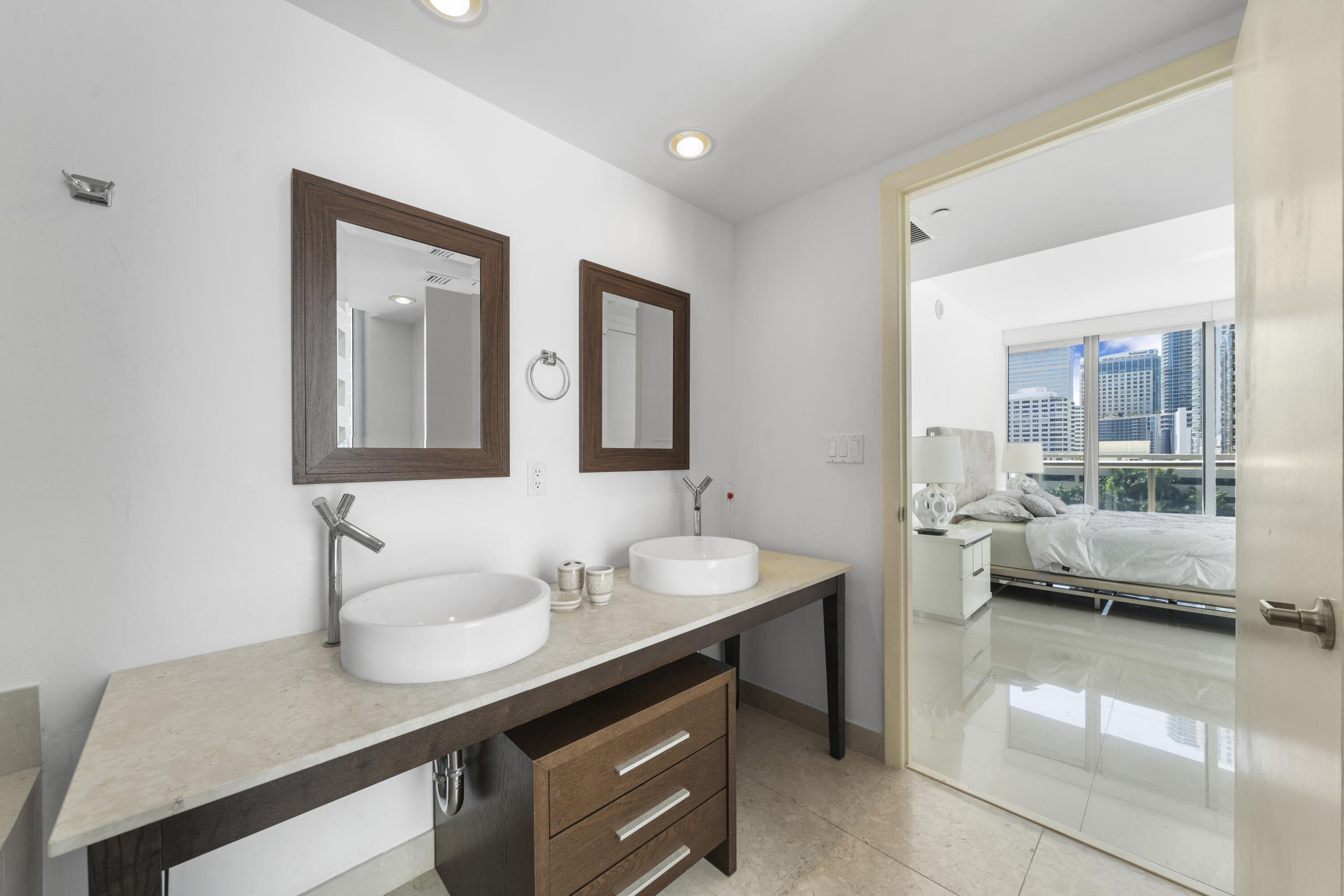 495 Brickell Avenue 811 Property Photo 14