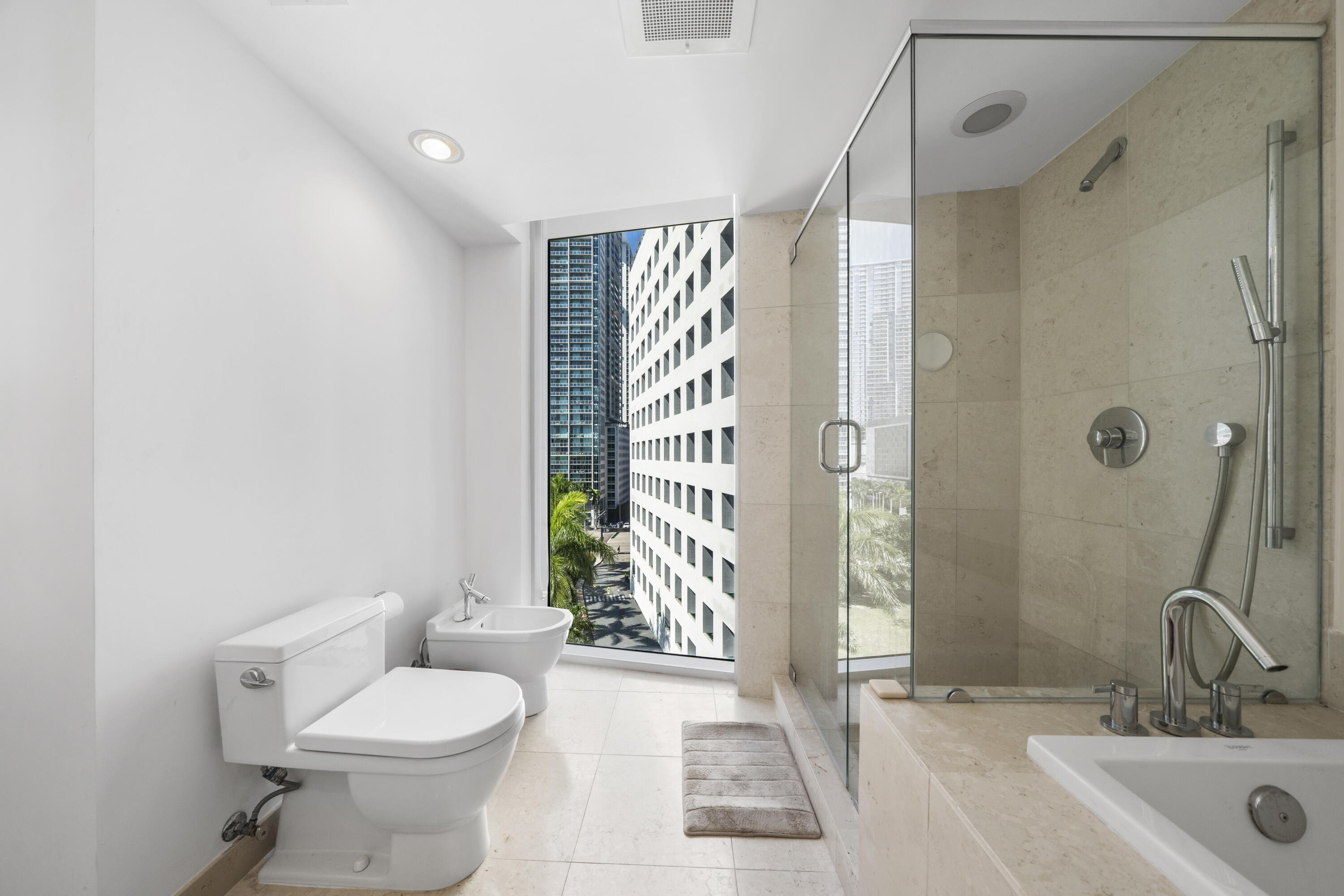 495 Brickell Avenue 811 Property Photo 16