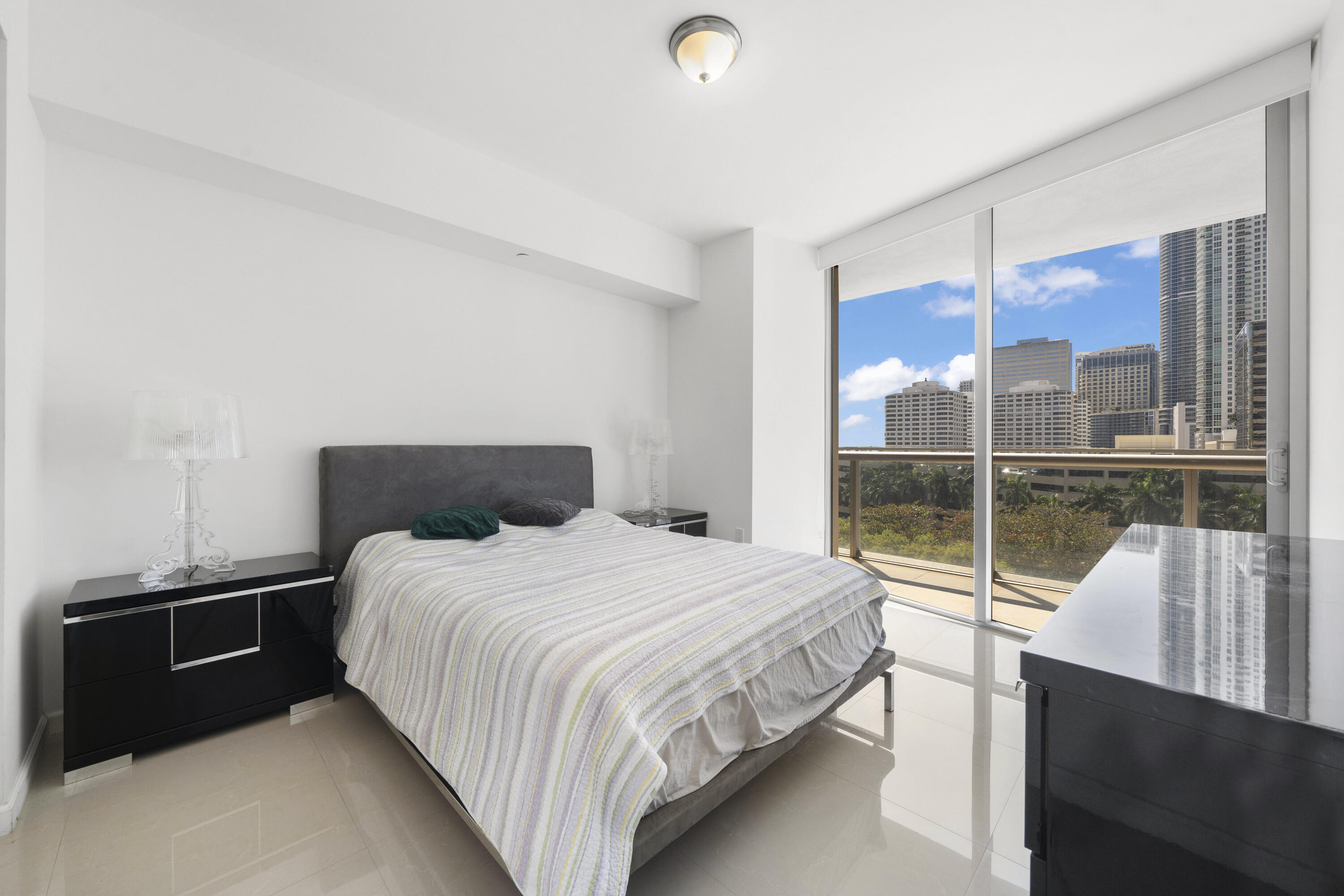 495 Brickell Avenue 811 Property Photo 17