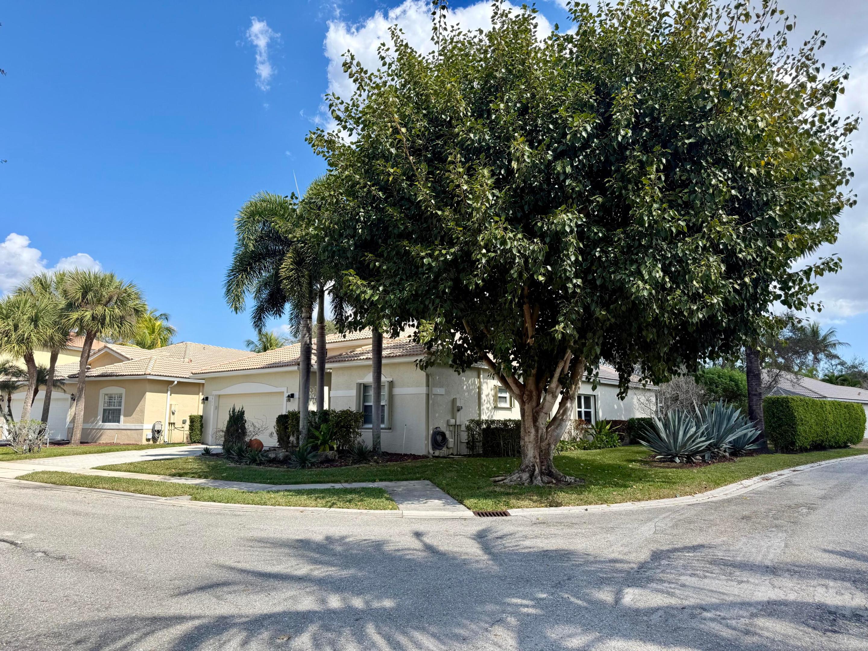 8611 Gold Cay Property Photo 3