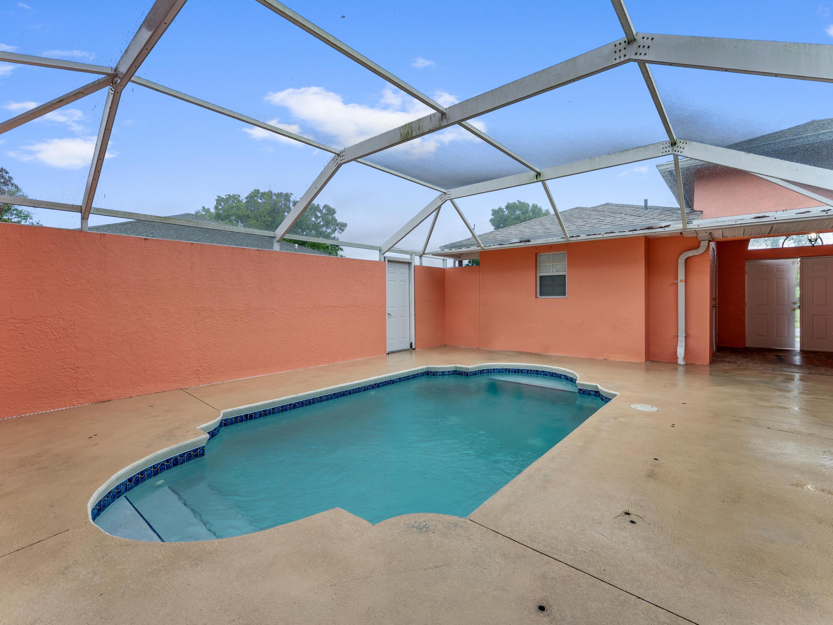 430 Se Thanksgiving Avenue Property Photo 5