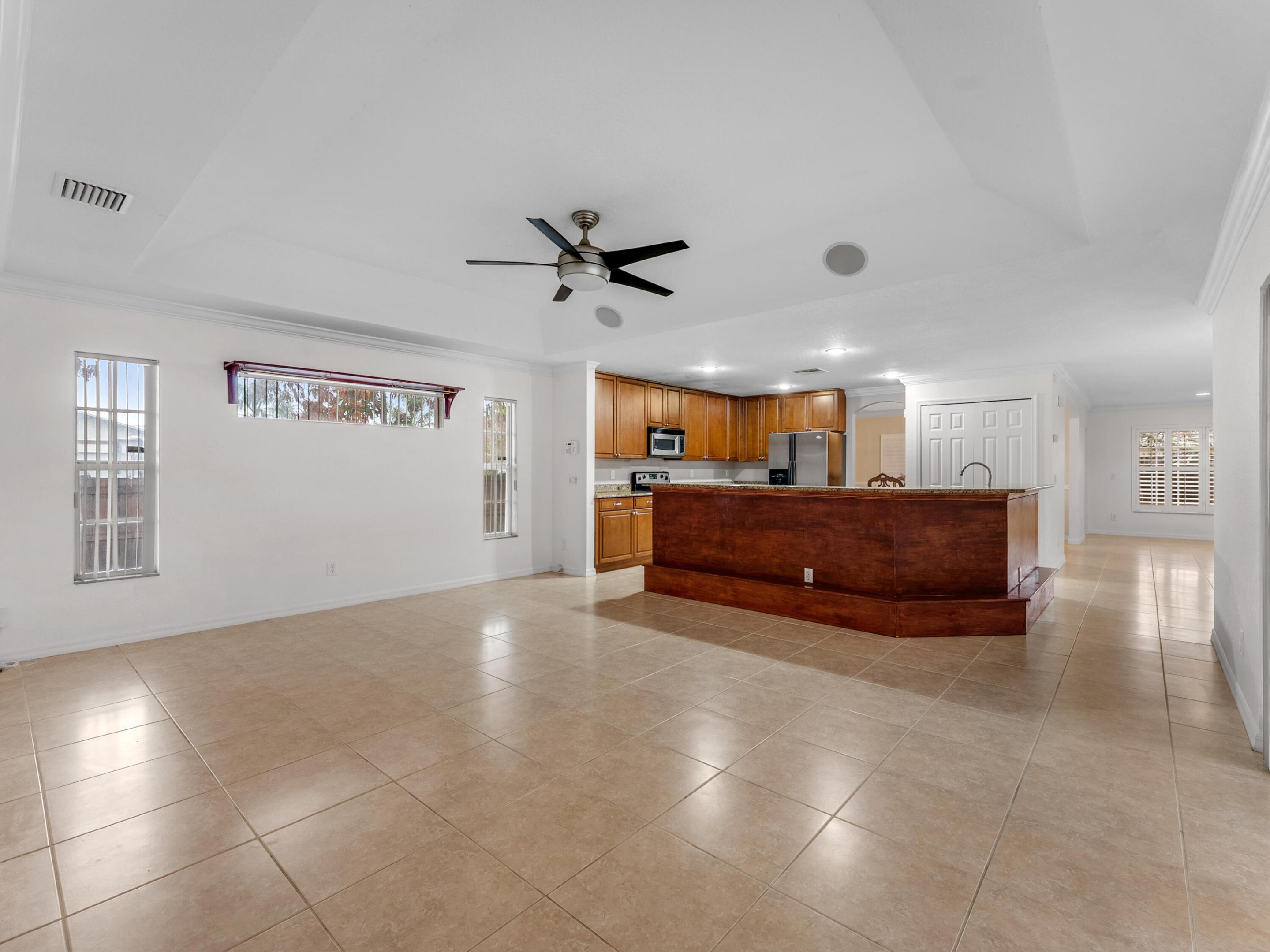 430 Se Thanksgiving Avenue Property Photo 9