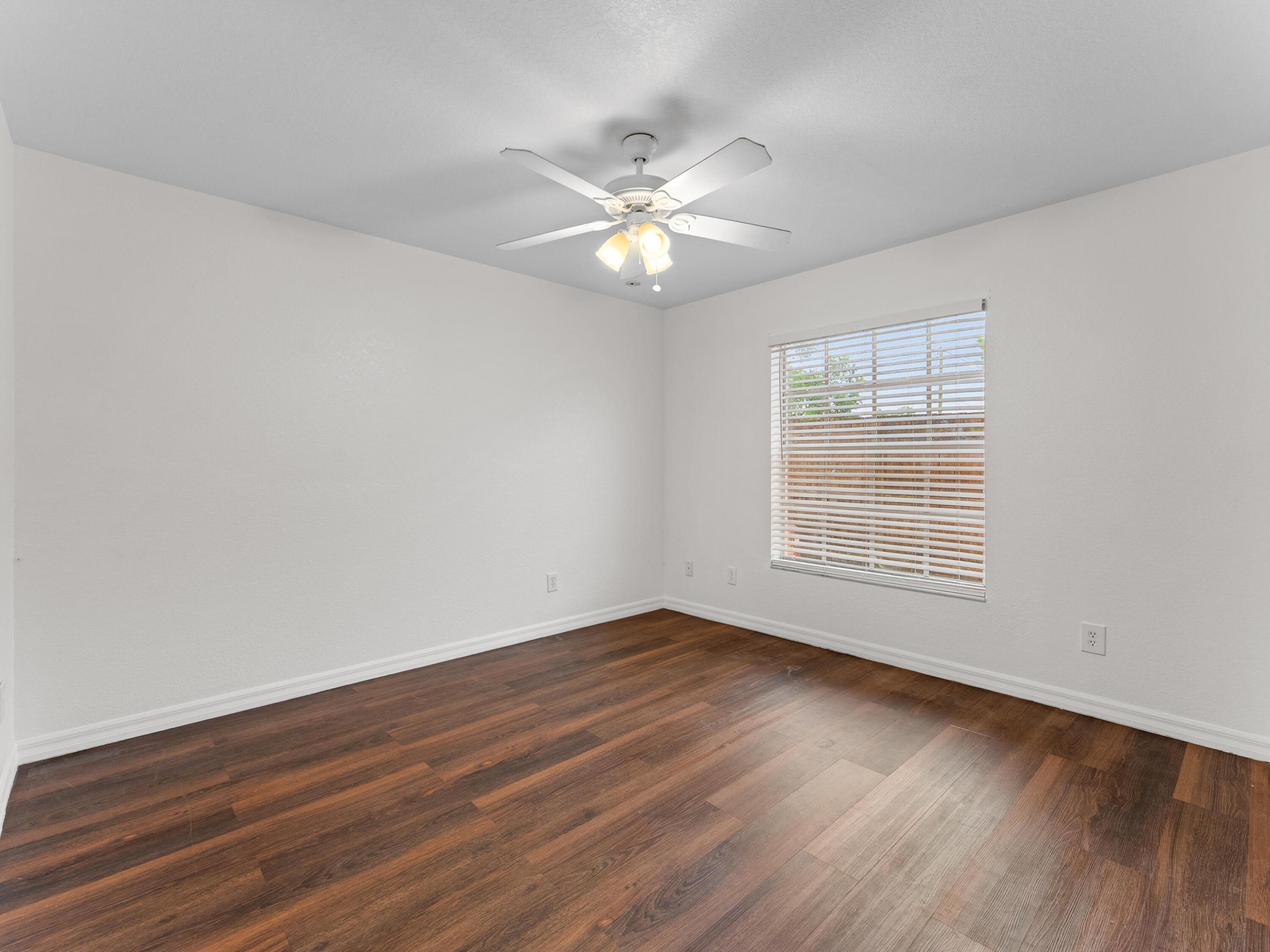430 Se Thanksgiving Avenue Property Photo 14
