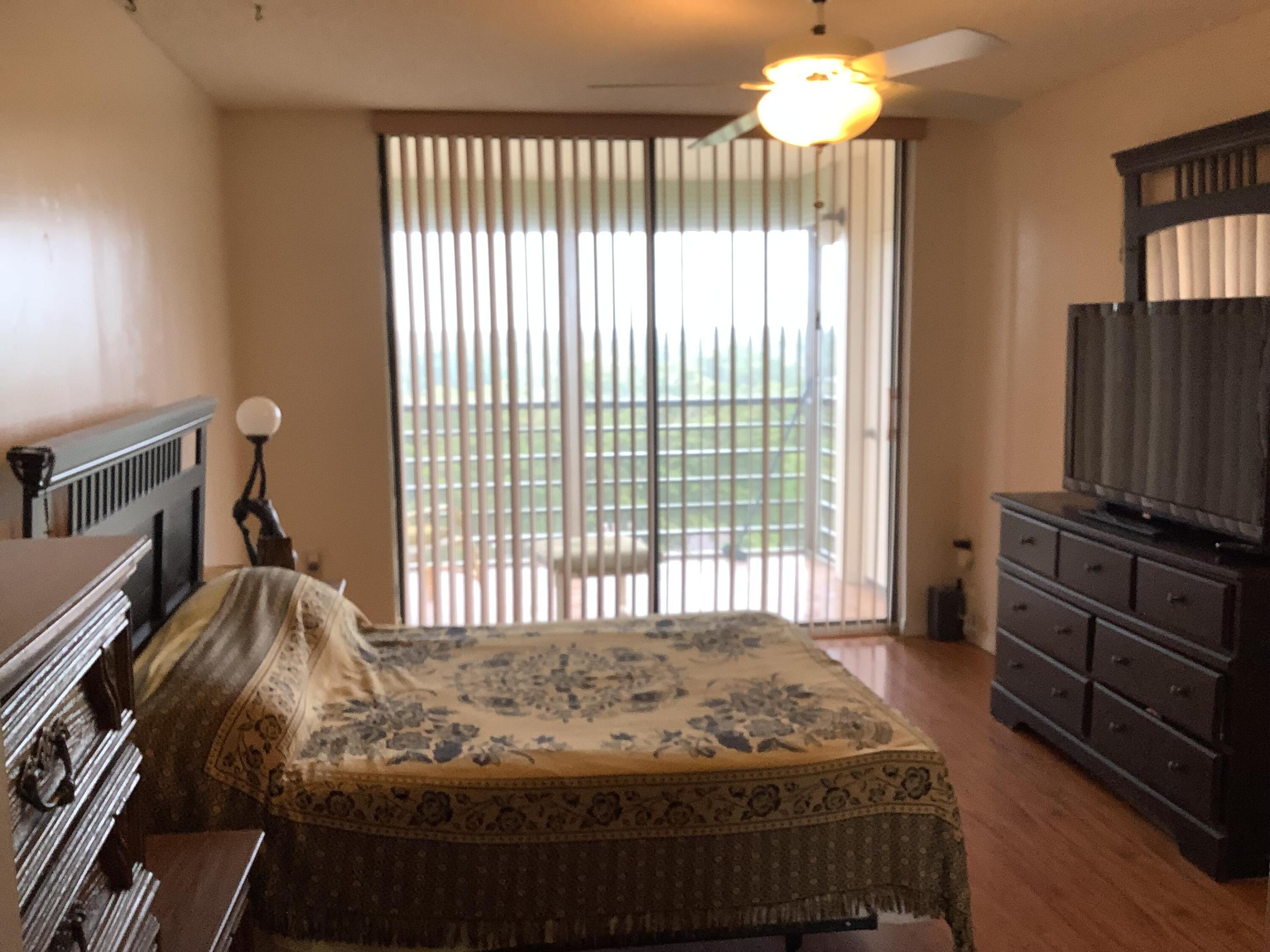 1300 Saint Charles Place Unit Ph13 Property Photo 23