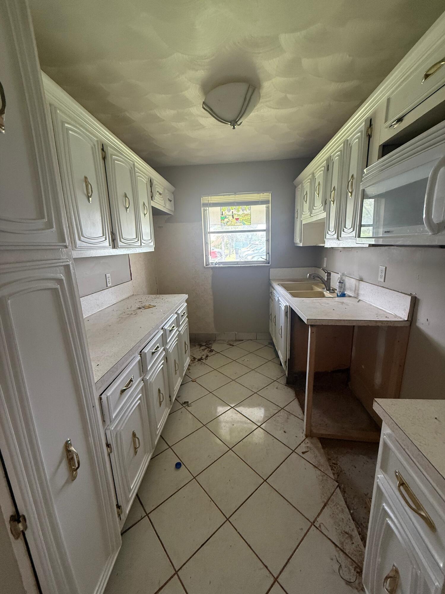 1052 North Drive B Property Photo 4