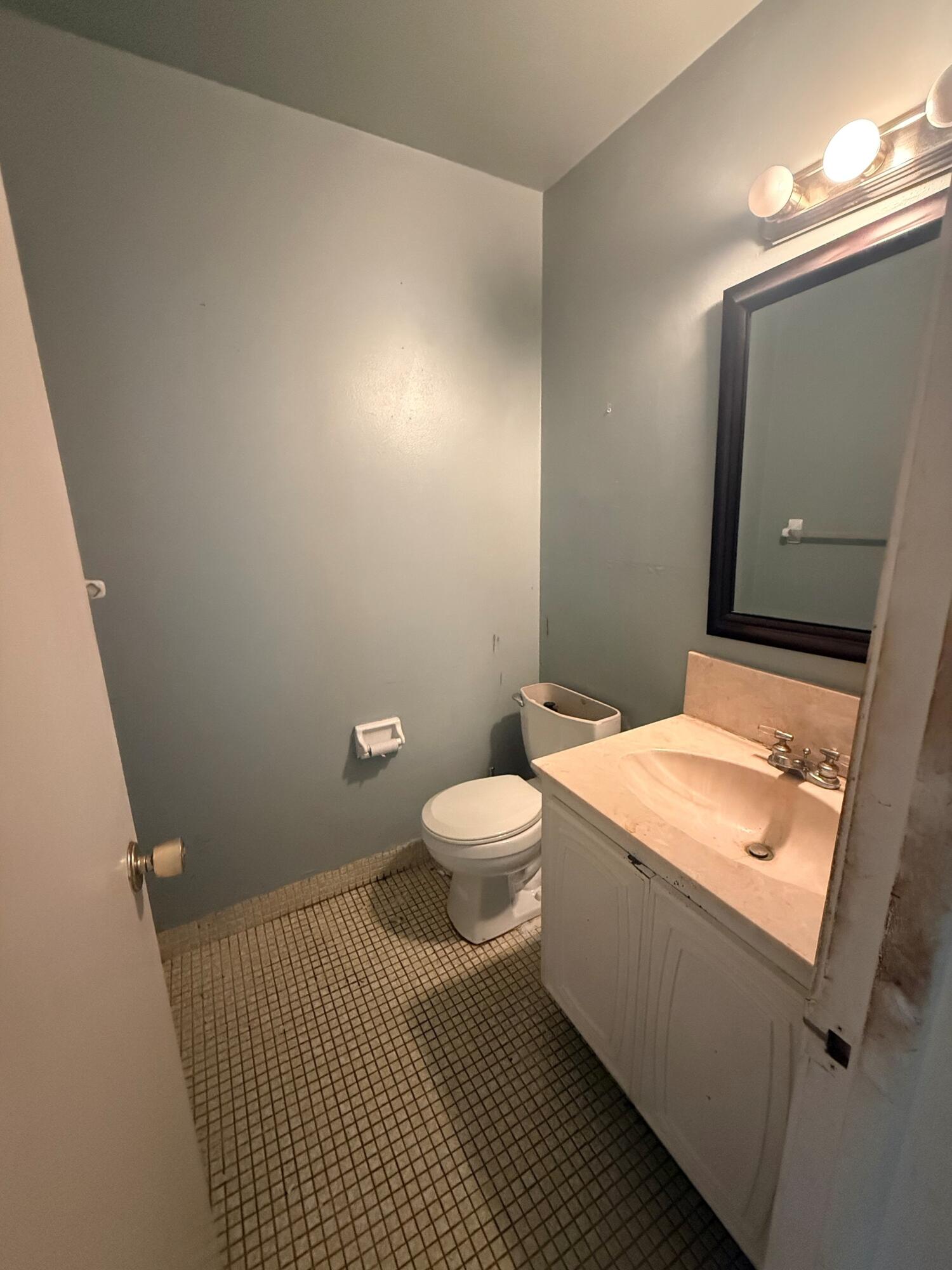 1052 North Drive B Property Photo 7