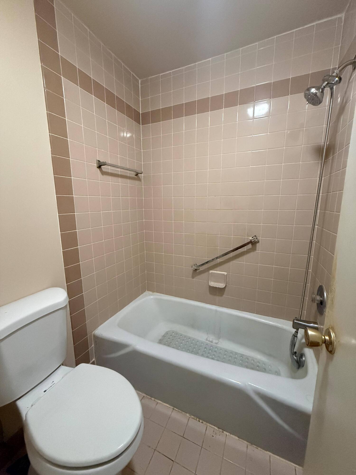 1052 North Drive B Property Photo 8