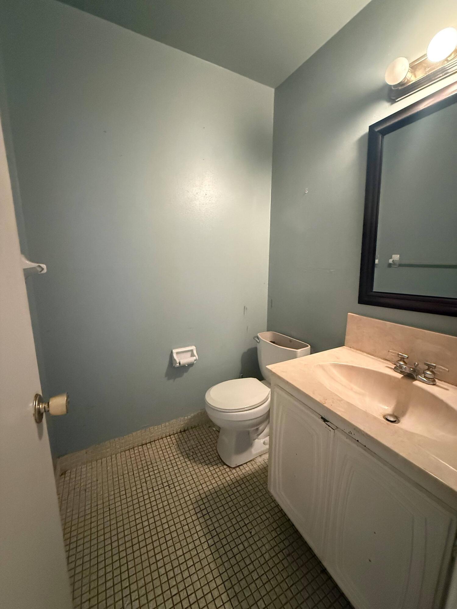 1052 North Drive B Property Photo 9