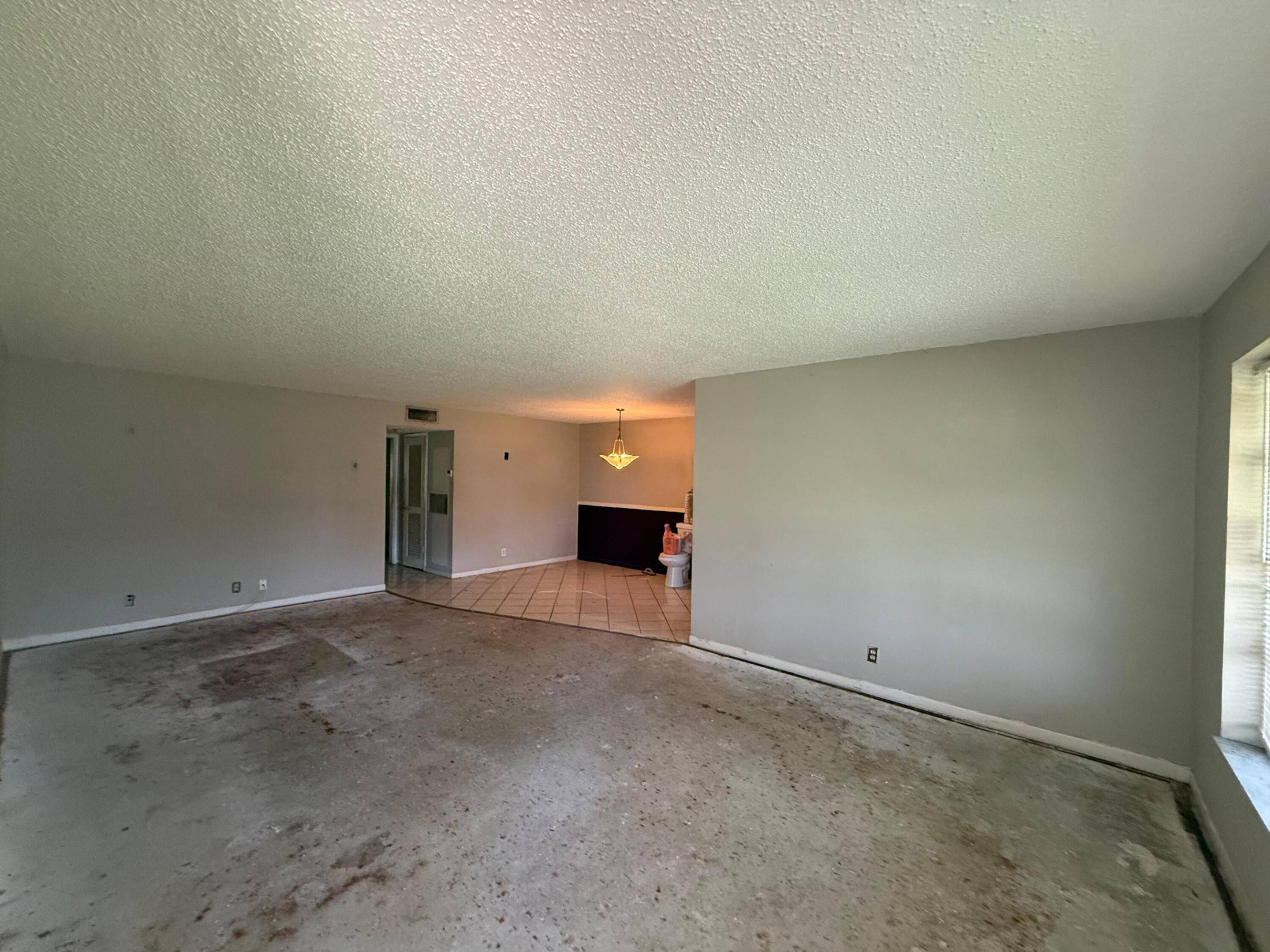 1052 North Drive B Property Photo 12