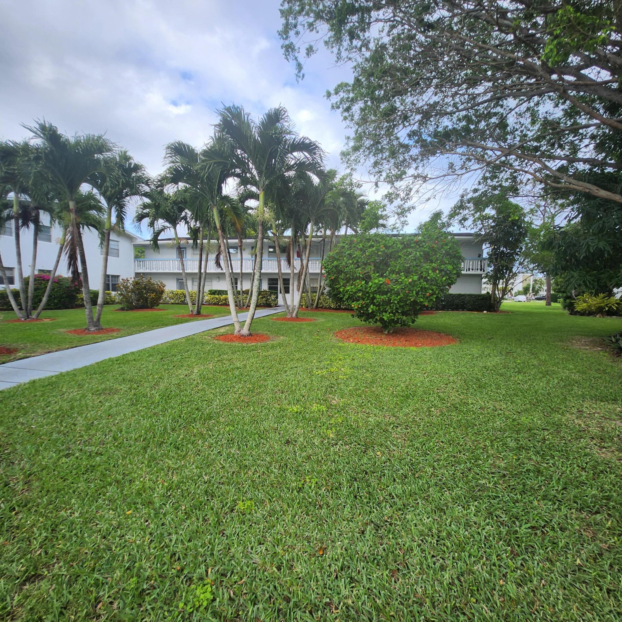 643 Durham W Property Photo 2