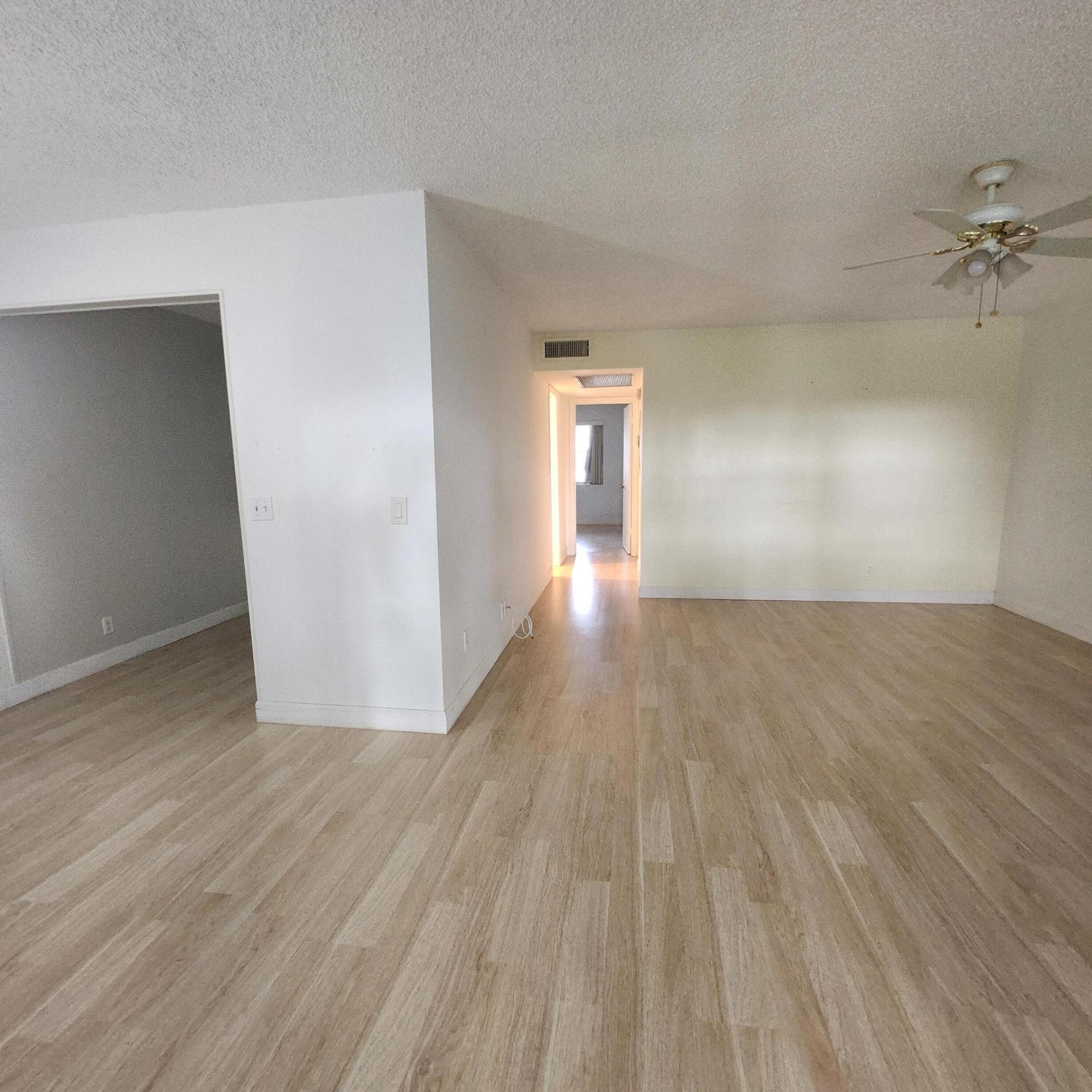 643 Durham W Property Photo 4